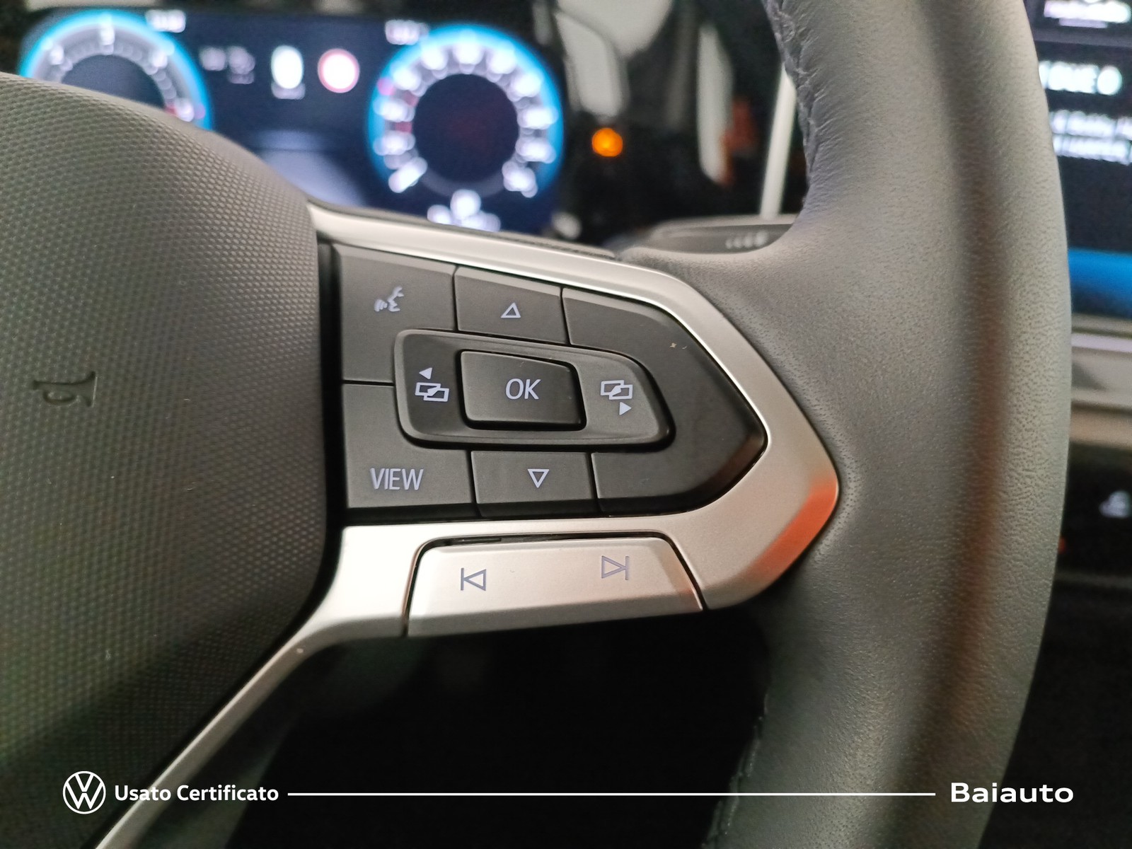 16 - Volkswagen Golf 2.0 tdi scr 115cv life