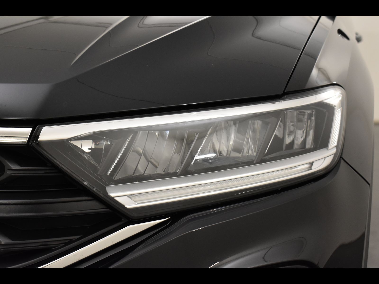 14 - Volkswagen T-Roc 1.5 tsi act life dsg