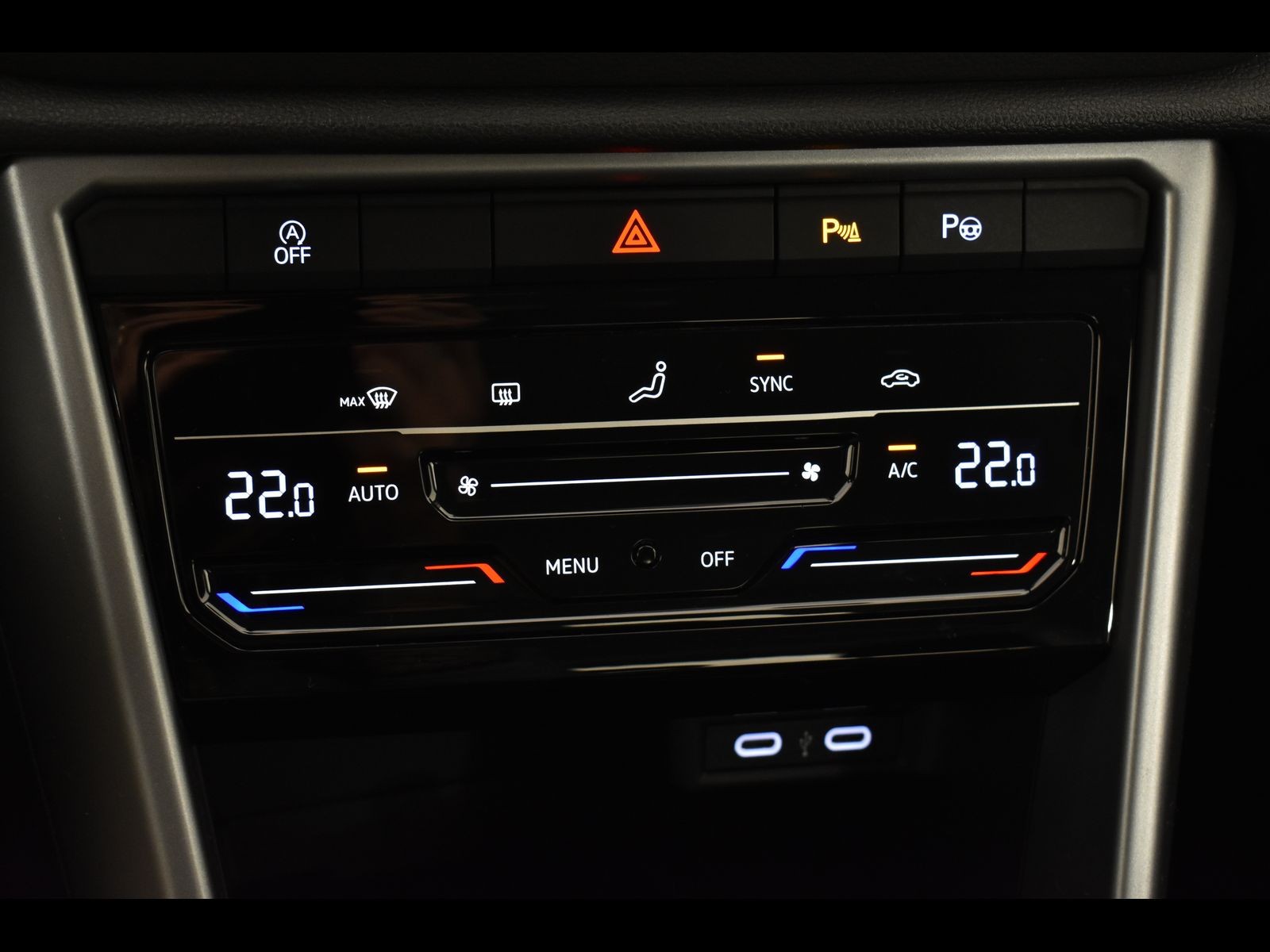 22 - Volkswagen T-Roc 1.5 tsi act life dsg