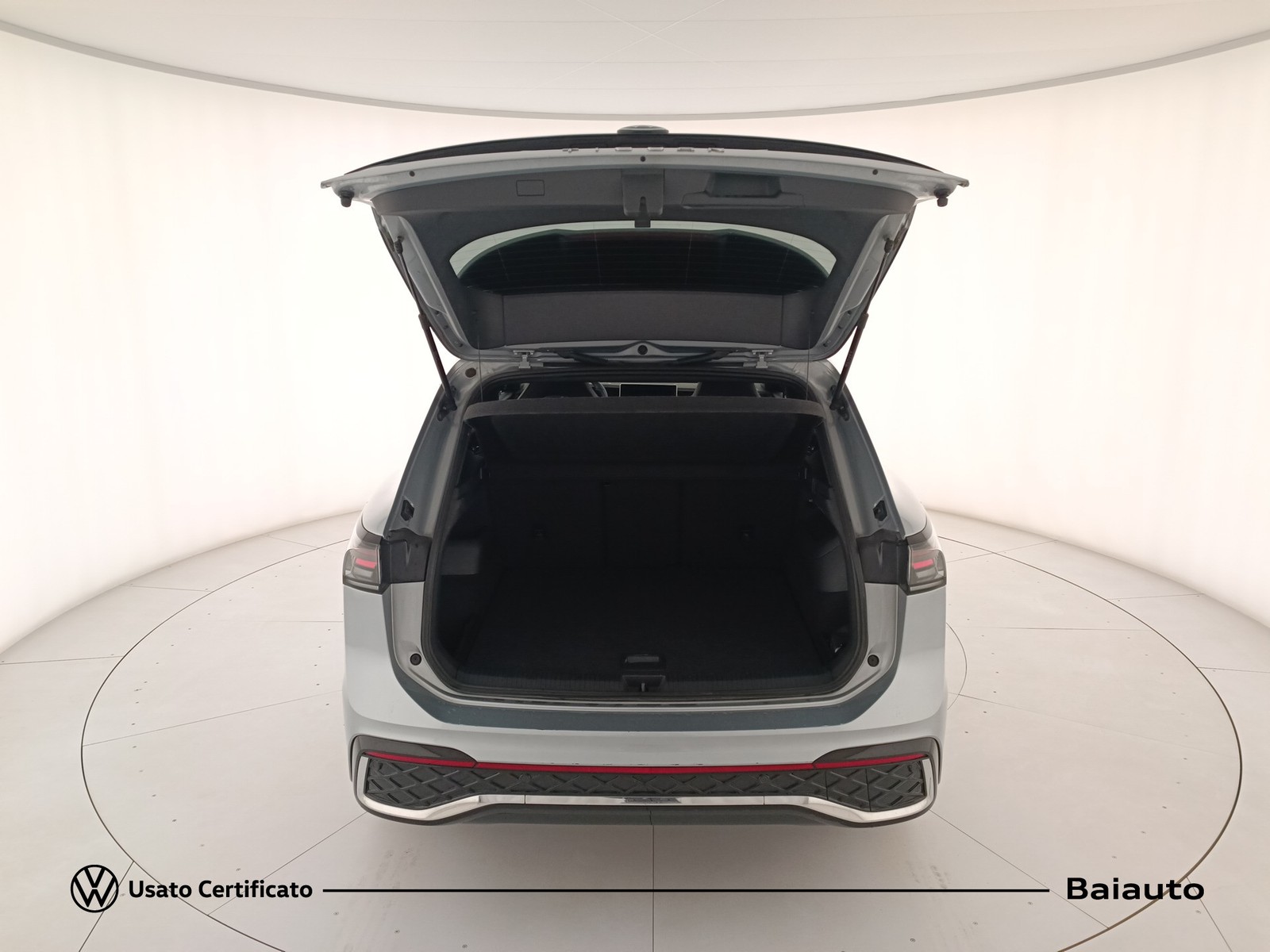 33 - Volkswagen Tiguan 2.0 tdi scr 150cv r-line dsg