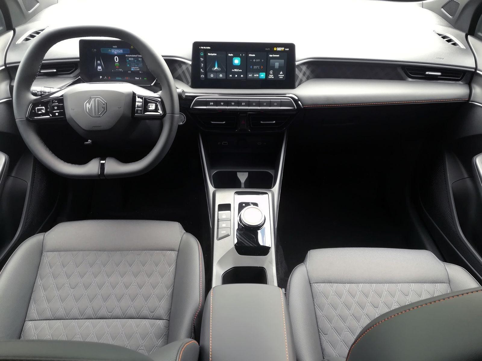 8 - Mg MG3 1.5 hybrid+ luxury