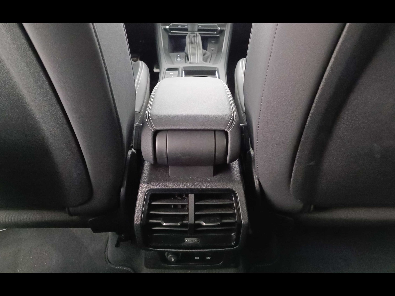 36 - Audi Q3 35 2.0 tdi s line edition s tronic