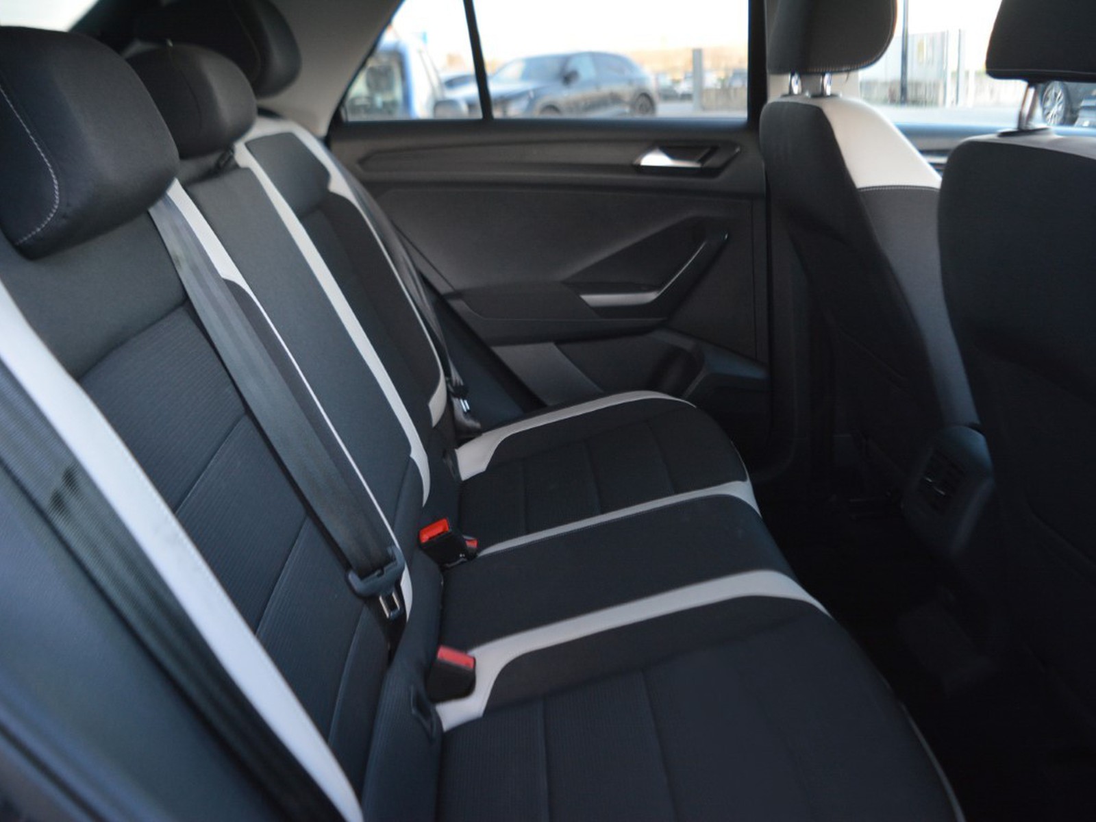 8 - Volkswagen T-Roc 1.6 tdi scr advanced