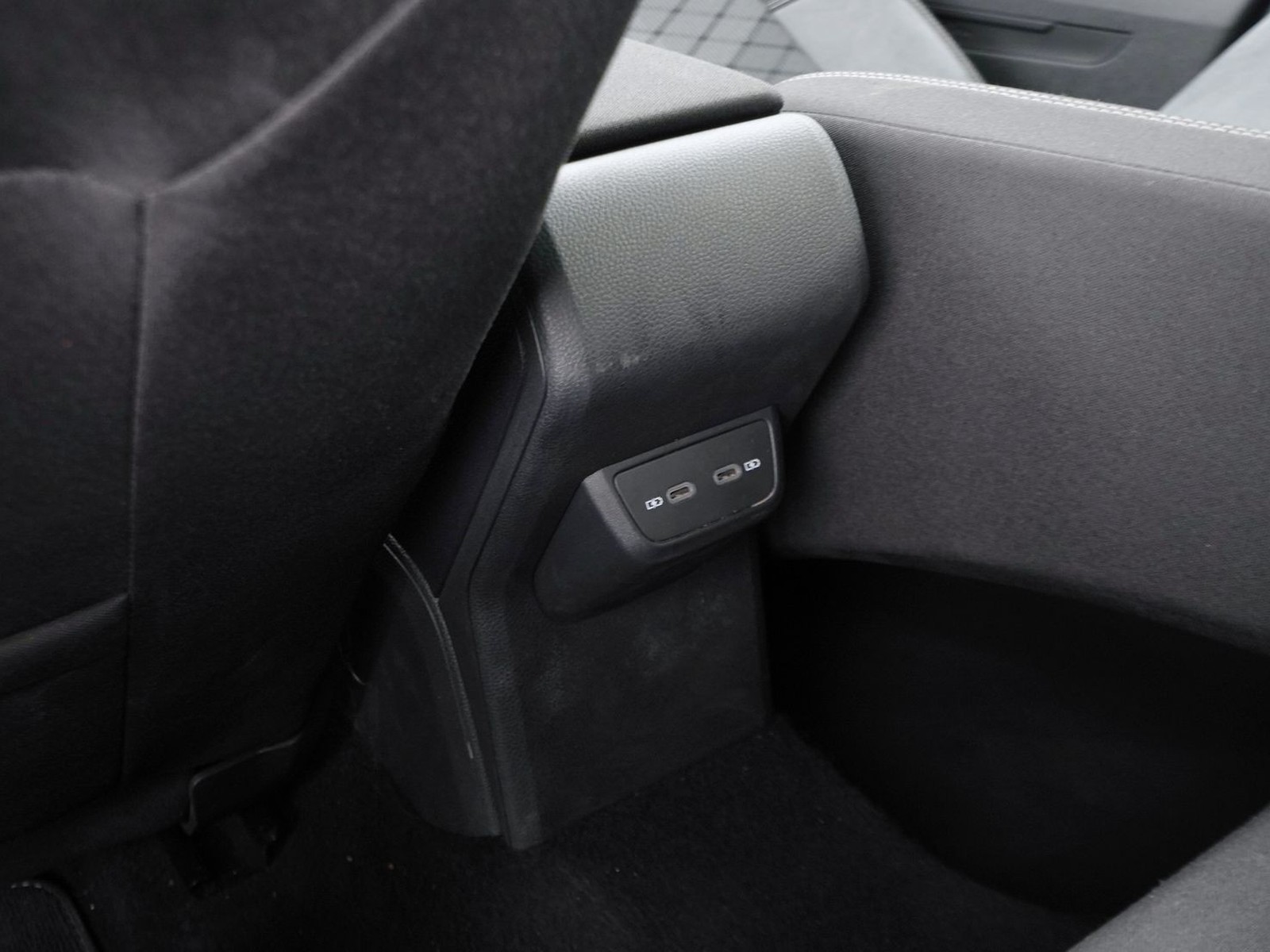 30 - Volkswagen Taigo 1.0 tsi 115cv r-line