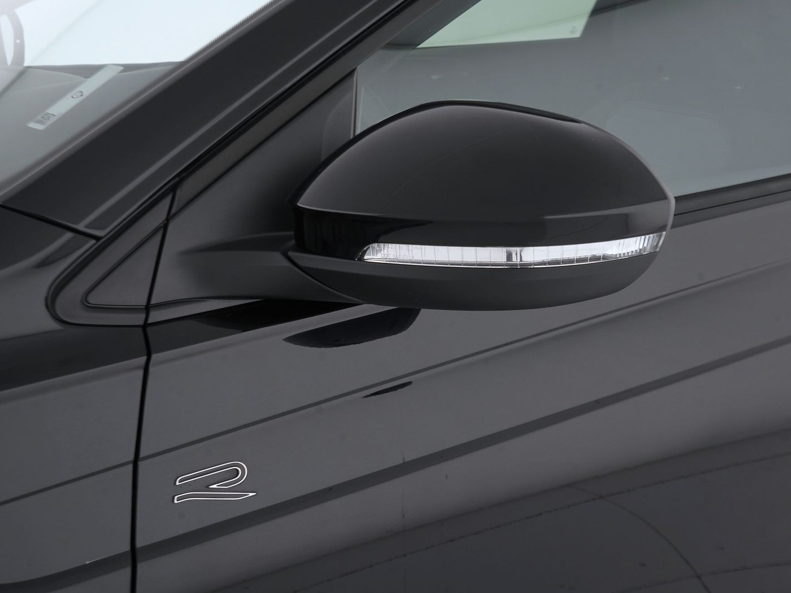 38 - Volkswagen Taigo 1.0 tsi 115cv r-line