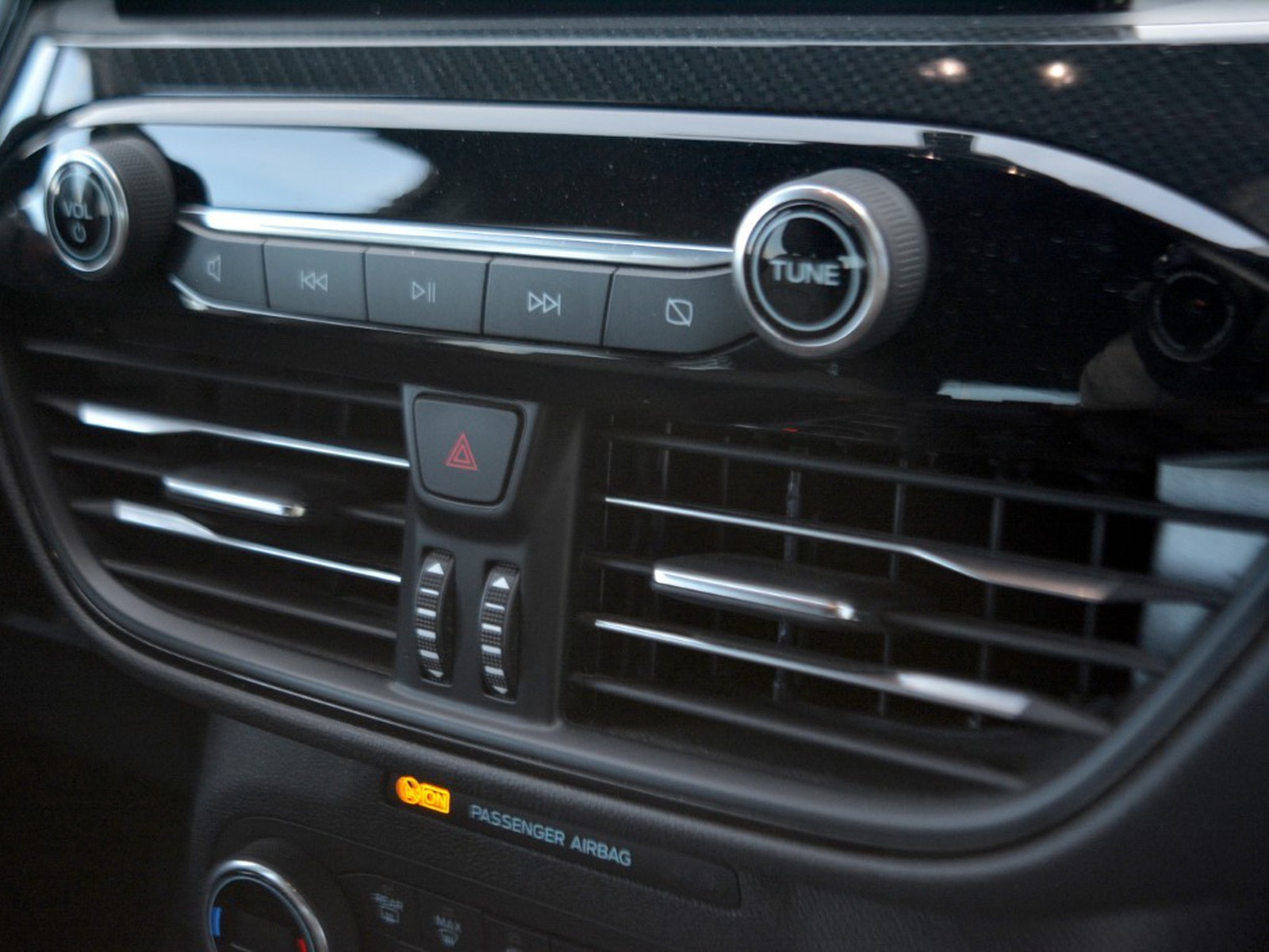 10 - Ford Kuga 1.5 ecoblue 120cv st-line 2wd auto