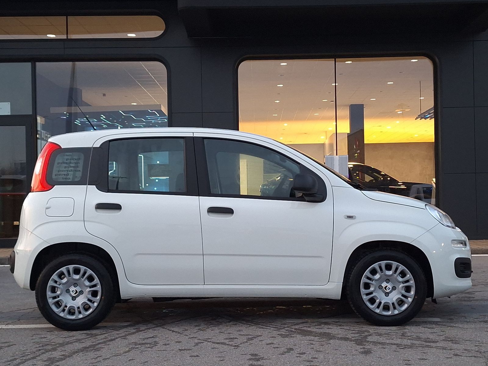 4 - Fiat Pandina 1.0 firefly hybrid 65cv pop s&s