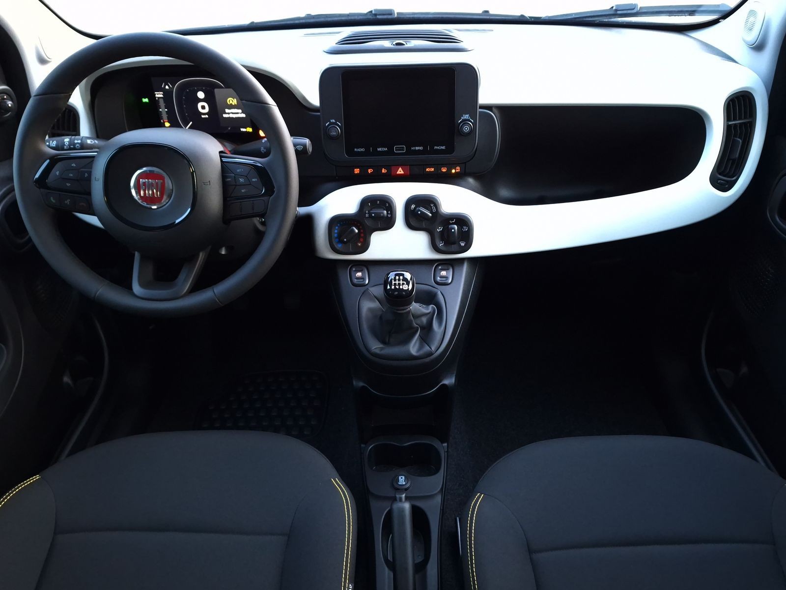 8 - Fiat Pandina cross 1.0 firefly hybrid 70cv s&s