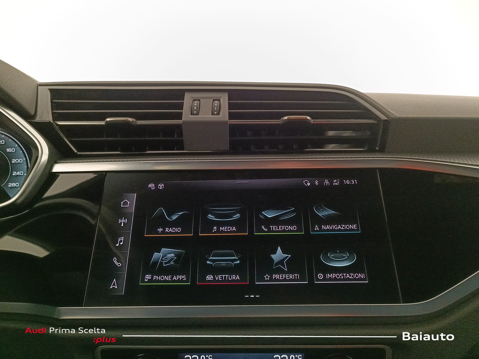 11 - Audi Q3 35 2.0 tdi s line edition s tronic