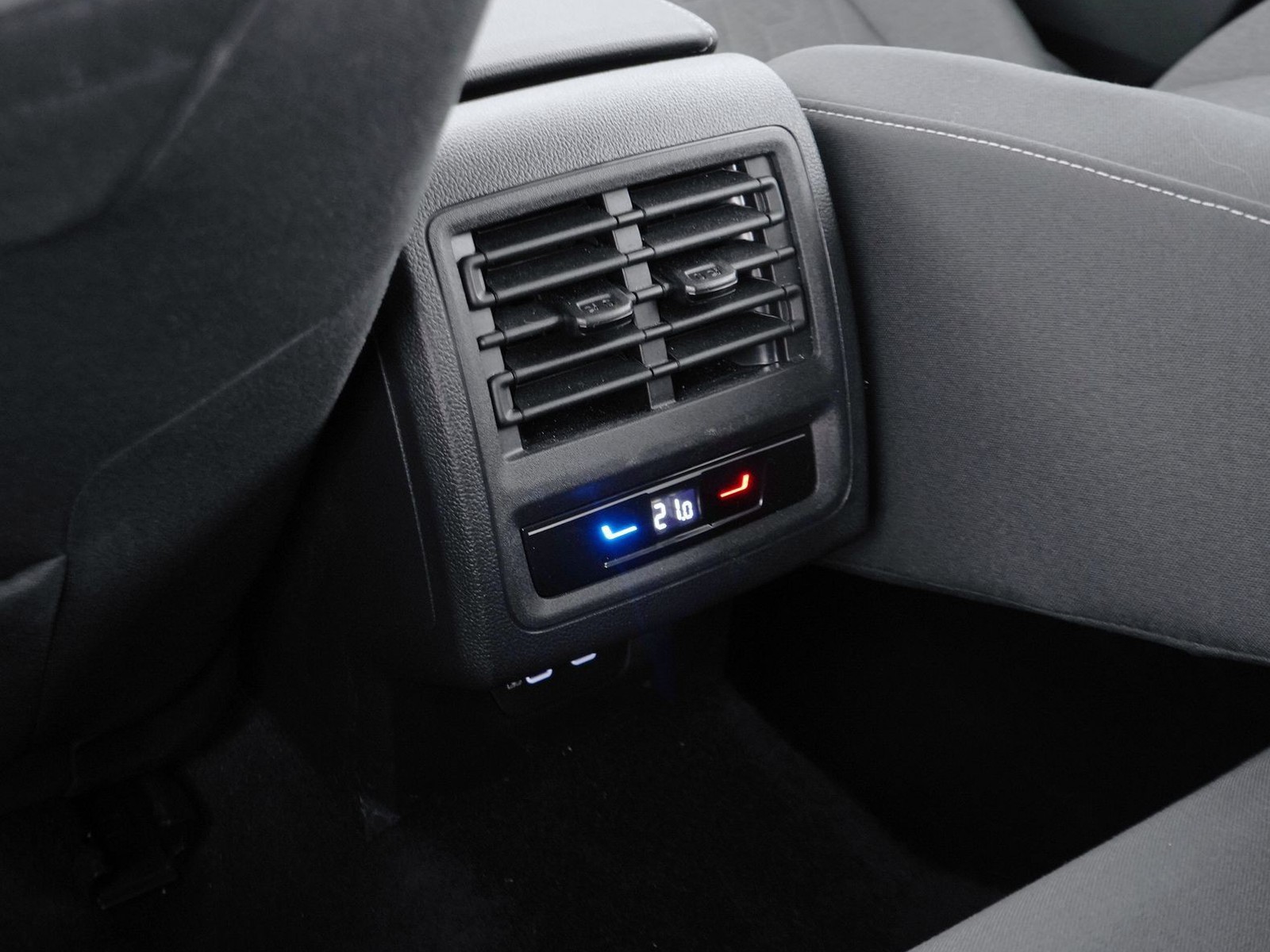 27 - Volkswagen Golf 2.0 tdi scr 115cv life