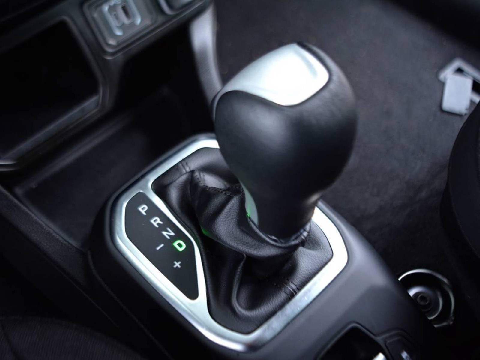 17 - Jeep Renegade 1.5 turbo t4 mhev altitude 2wd dct