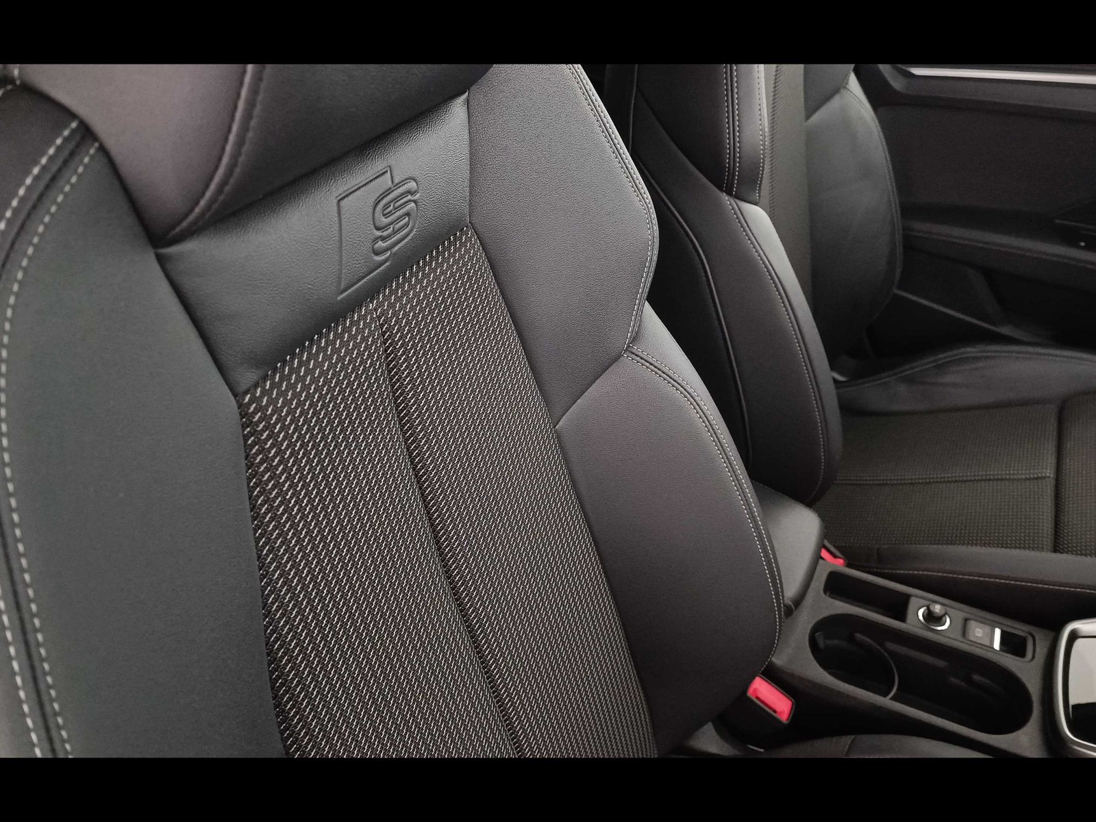 32 - Audi A3 sportback 40 2.0 tdi s line edition quattro s tronic