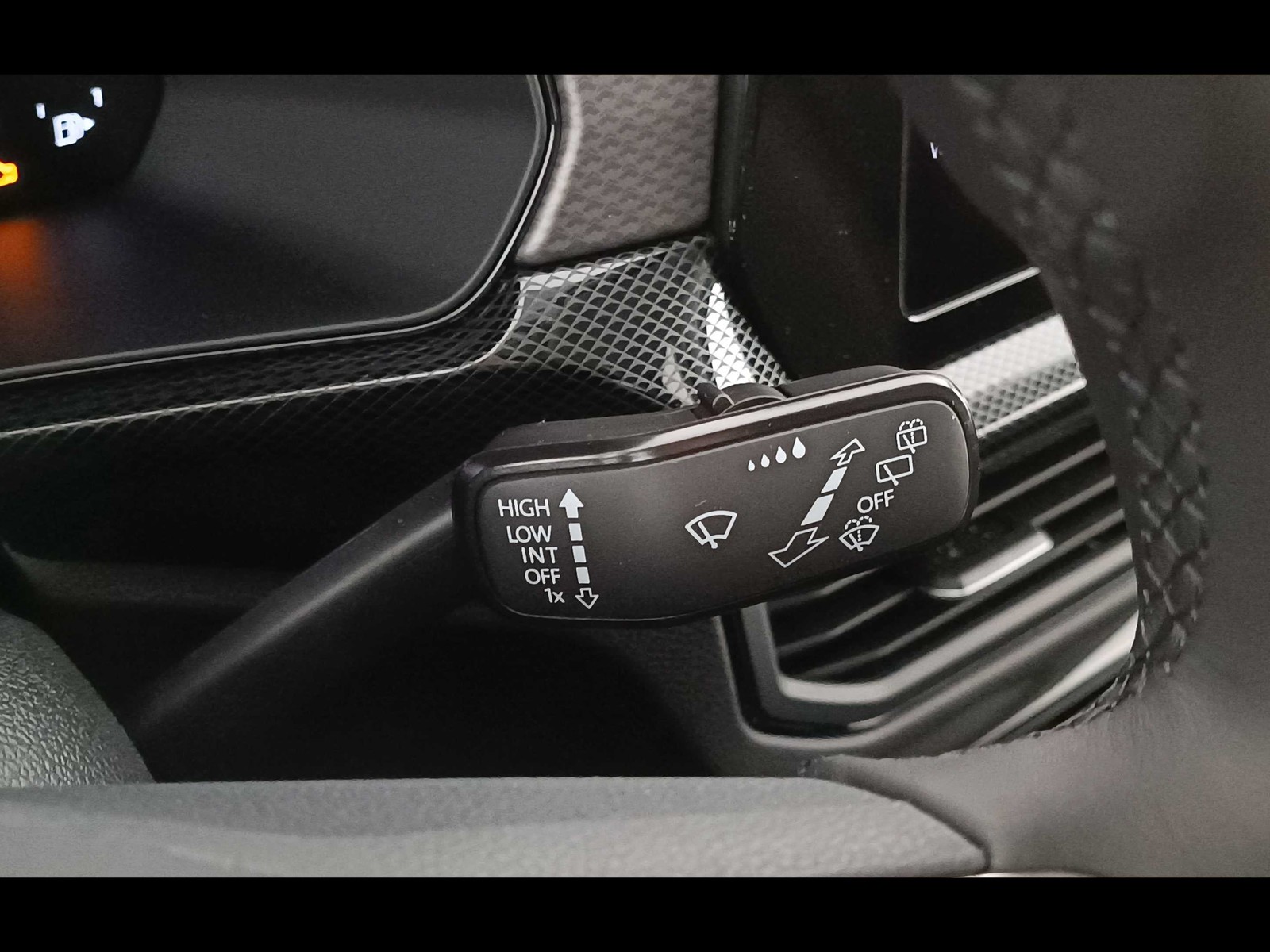 27 - Volkswagen T-Cross 1.0 tsi 95cv edition plus