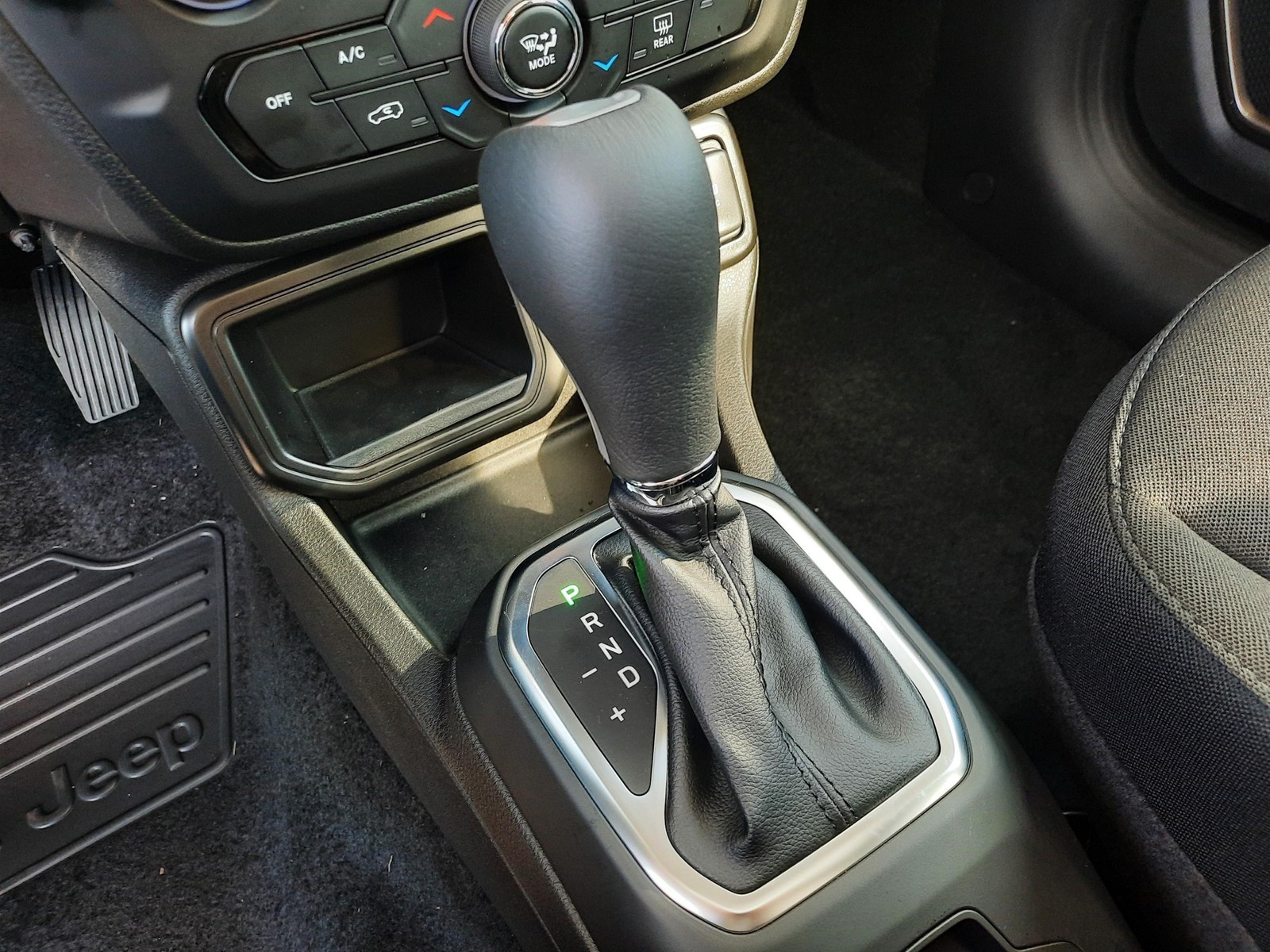 14 - Jeep Renegade 1.5 turbo t4 mhev north star 2wd dct