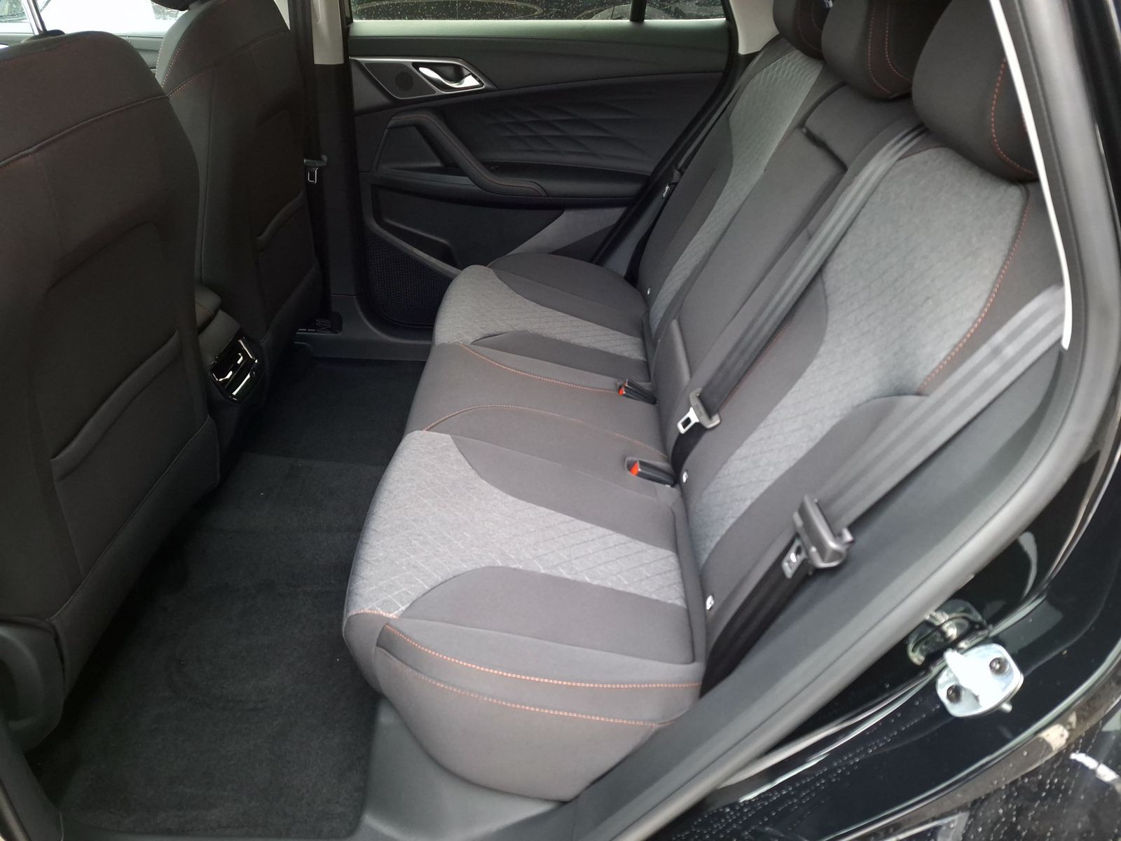 12 - Mg HS 1.5 phev comfort auto