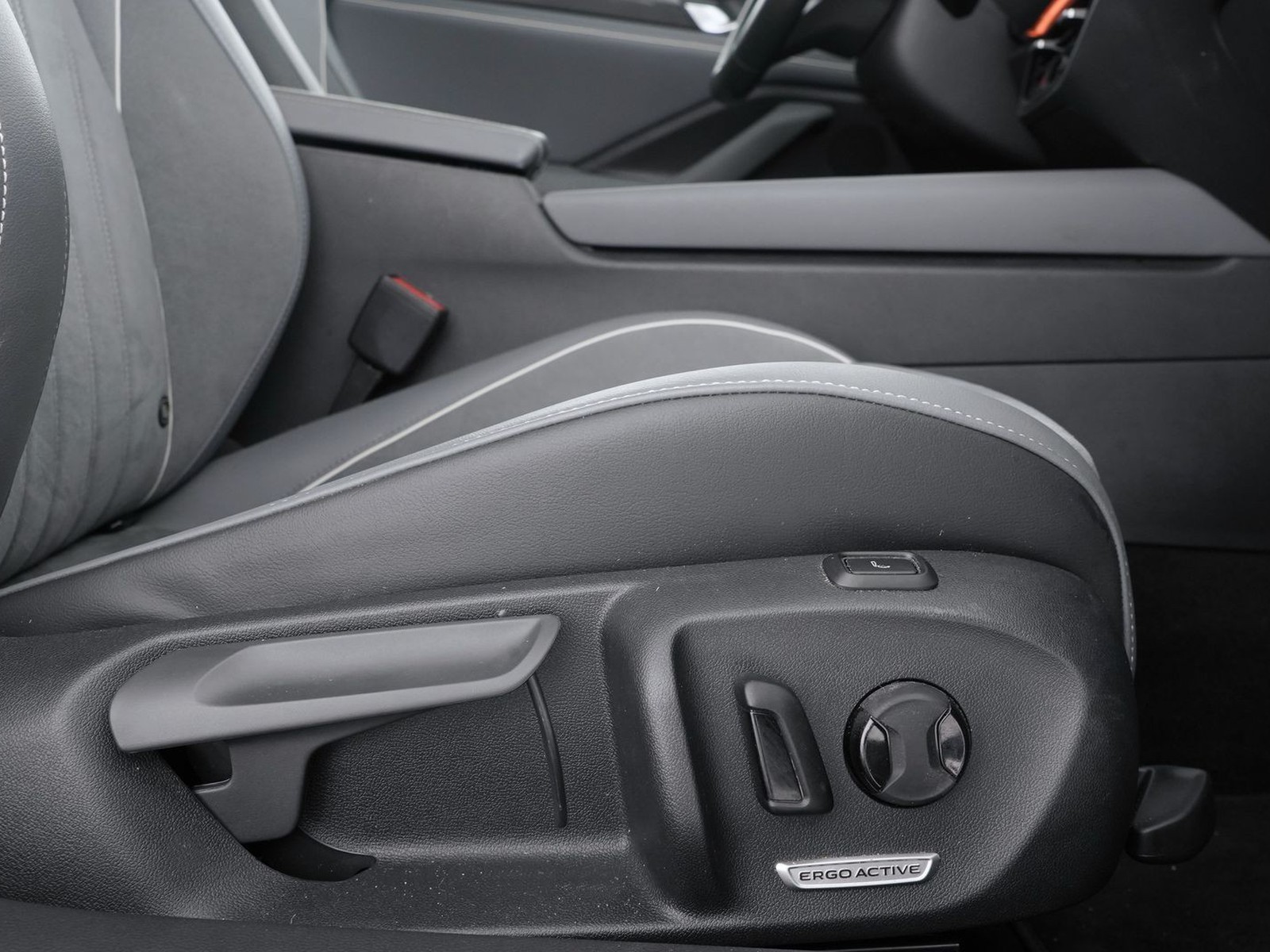 20 - Volkswagen Passat 2.0 tdi scr evo 150cv business dsg