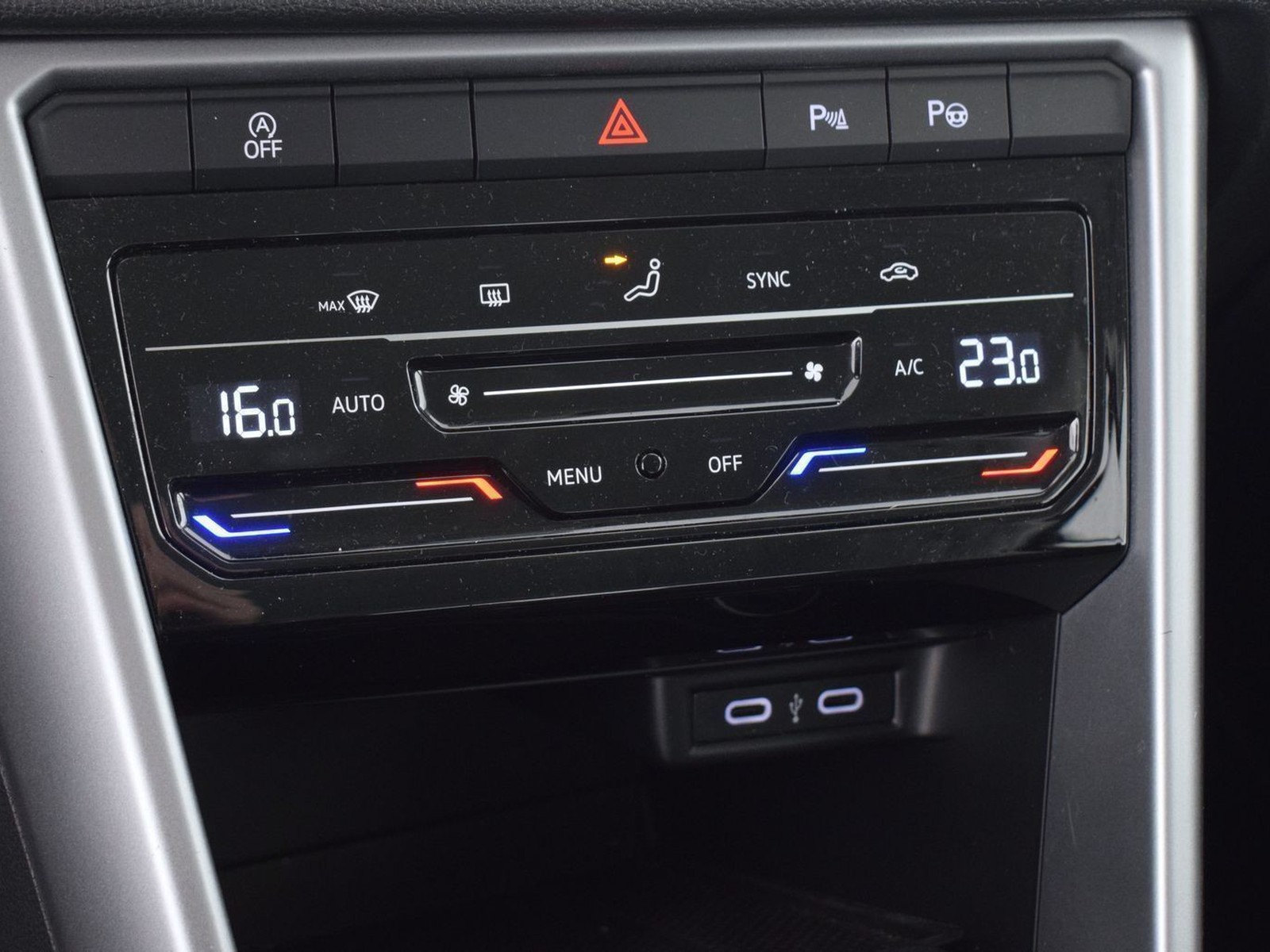 23 - Volkswagen T-Roc 1.5 tsi act life dsg