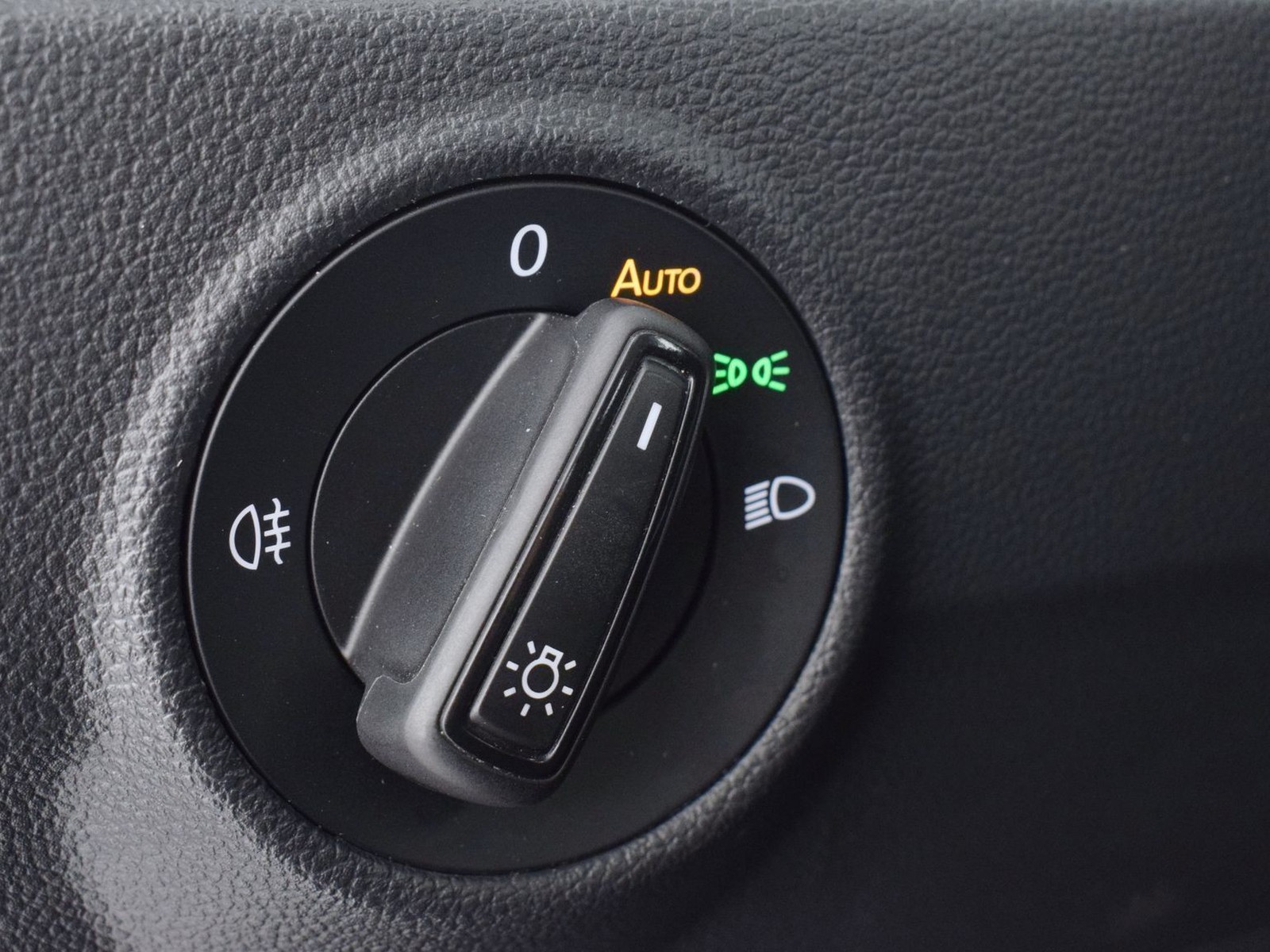 16 - Volkswagen T-Roc 1.5 tsi act life dsg