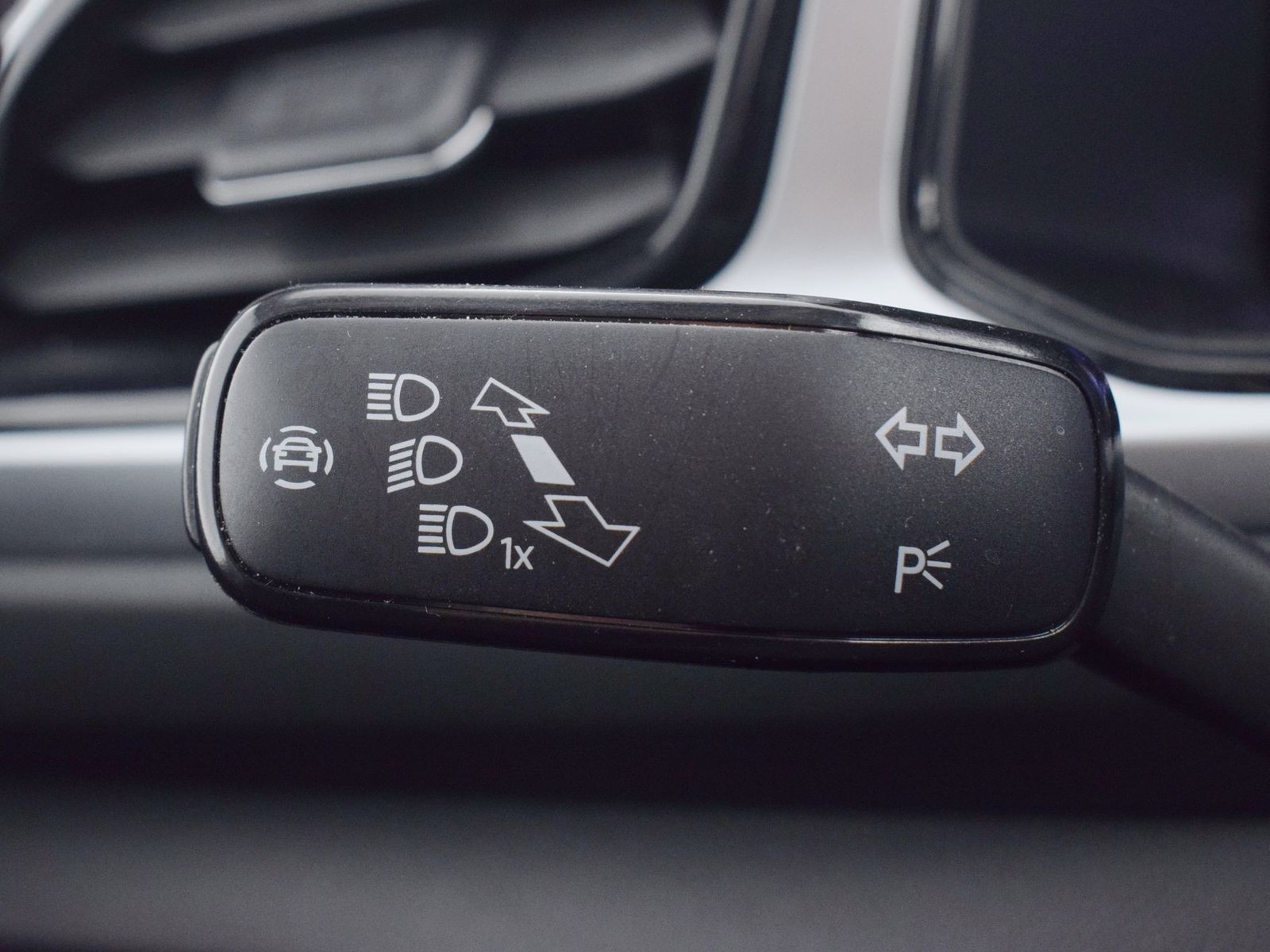 26 - Volkswagen T-Roc 1.5 tsi act life dsg