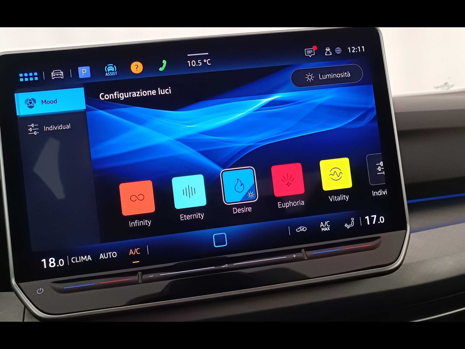 23 - Volkswagen Golf 2.0 tdi scr 115cv life