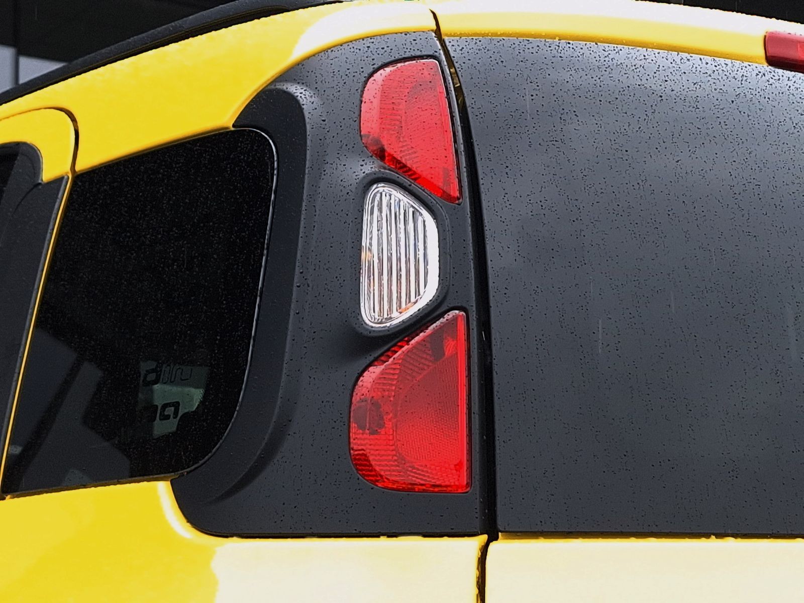 15 - Fiat Pandina cross 1.0 firefly hybrid 70cv s&s