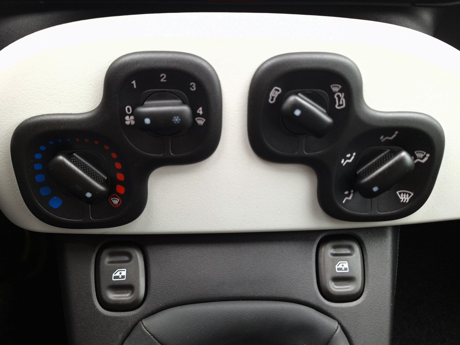 17 - Fiat Pandina cross 1.0 firefly hybrid 70cv s&s