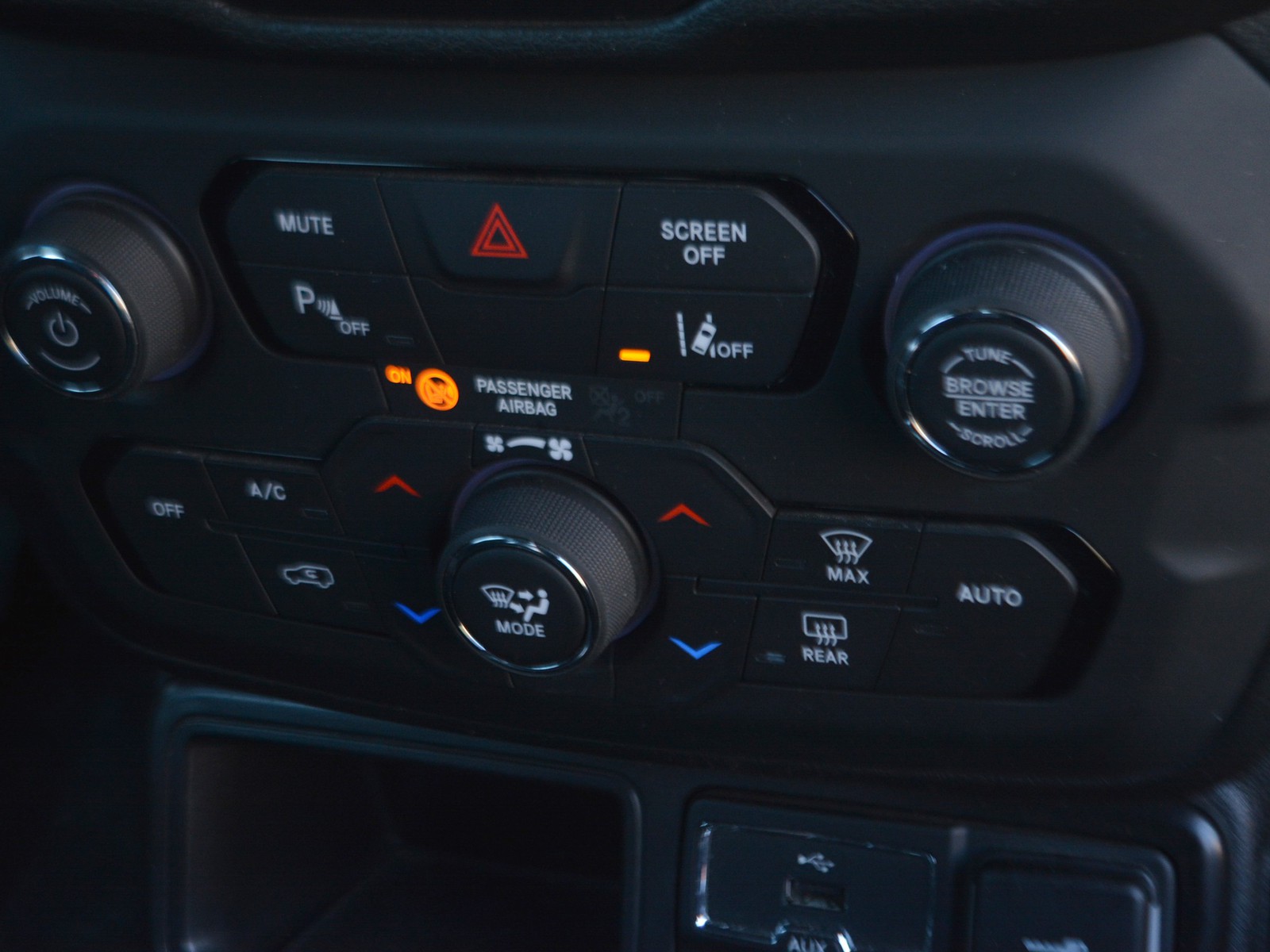 11 - Jeep Renegade 1.0 t3 longitude 2wd