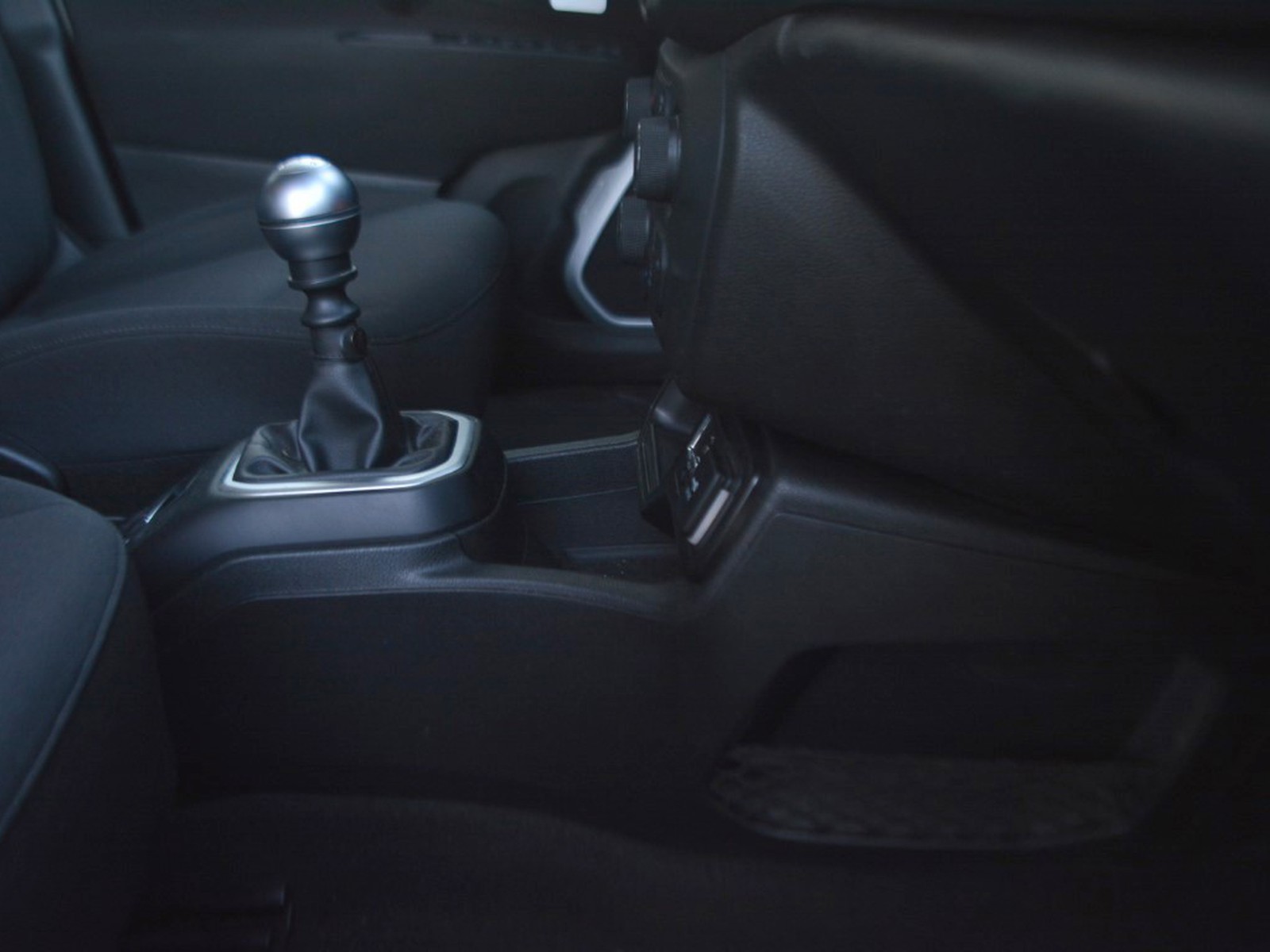 12 - Jeep Renegade 1.0 t3 longitude 2wd