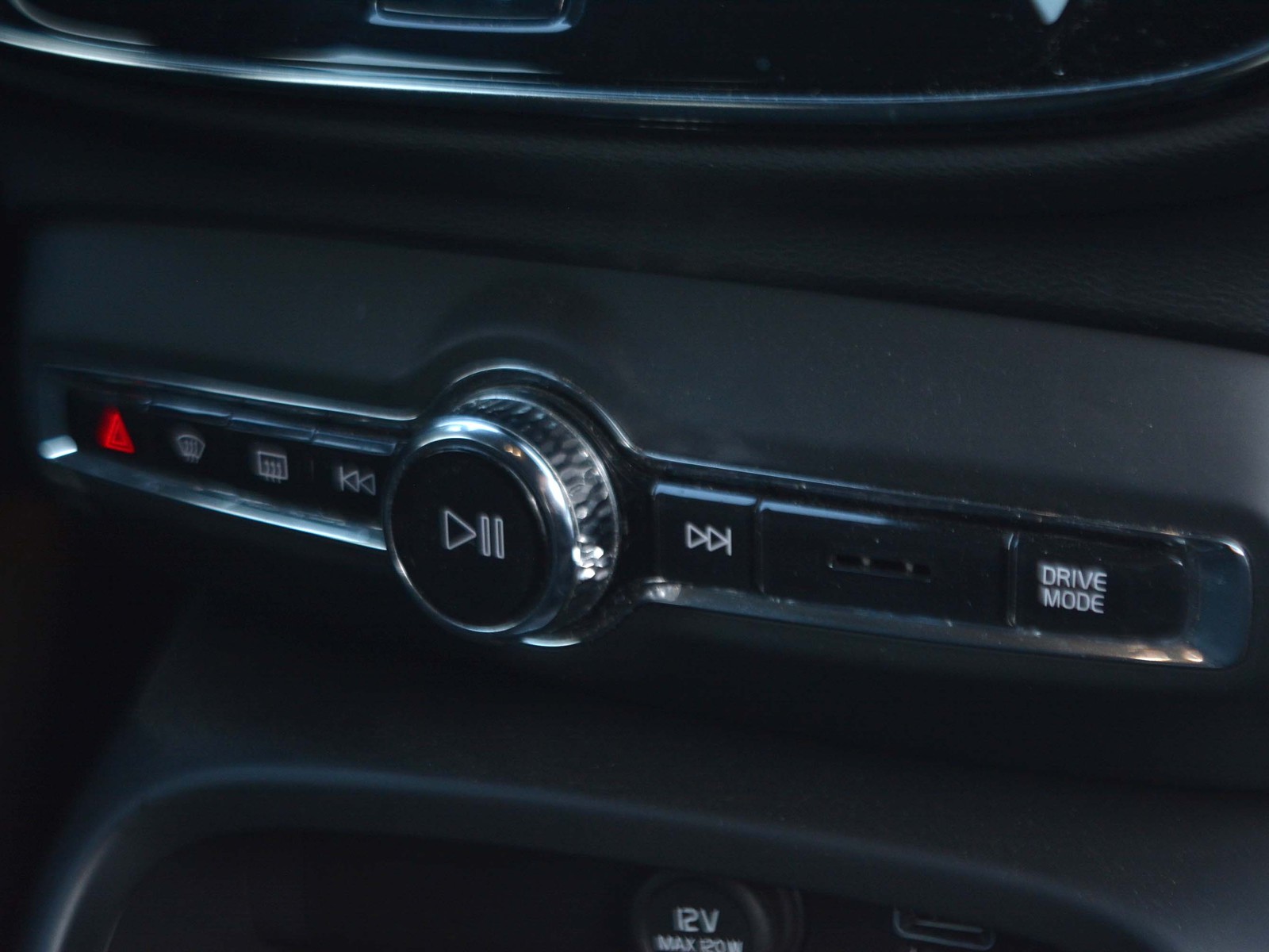 12 - Volvo XC40 1.5 t5 recharge plug-in-hybrid inscription expression geartronic my21