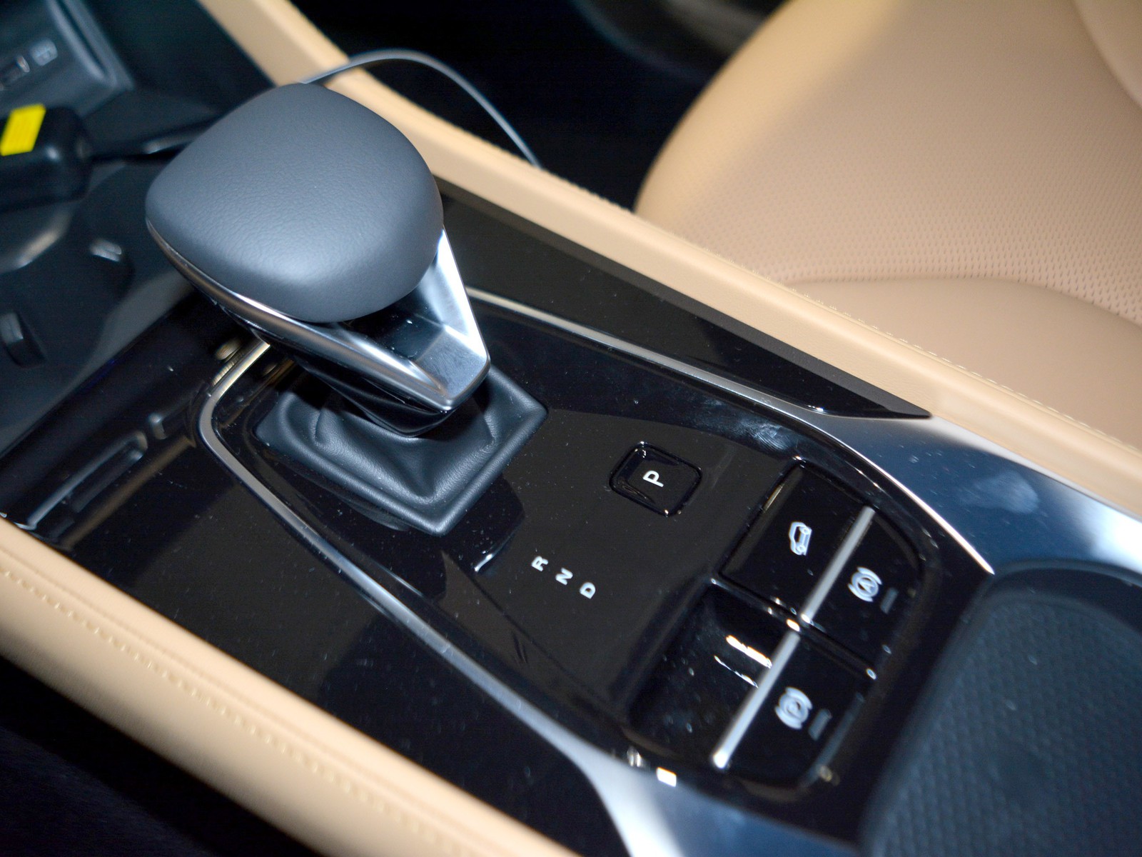 12 - Mg HS 1.5 phev luxury auto