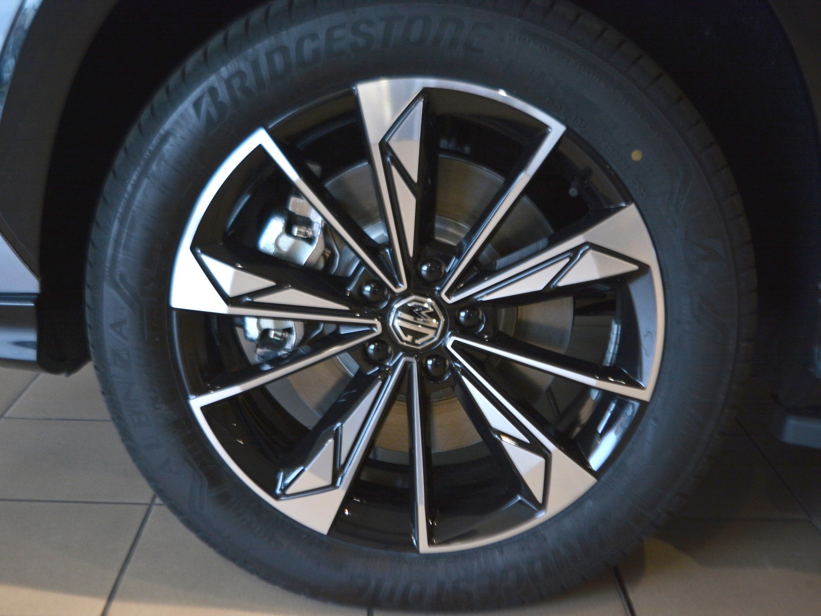 17 - Mg HS 1.5 phev luxury auto