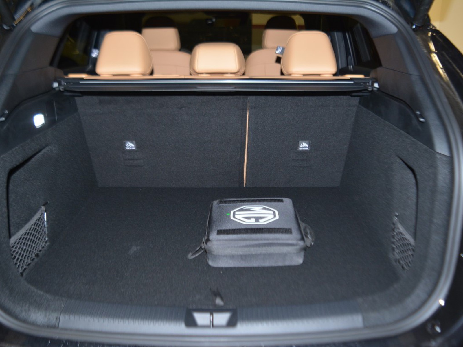 16 - Mg HS 1.5 phev luxury auto