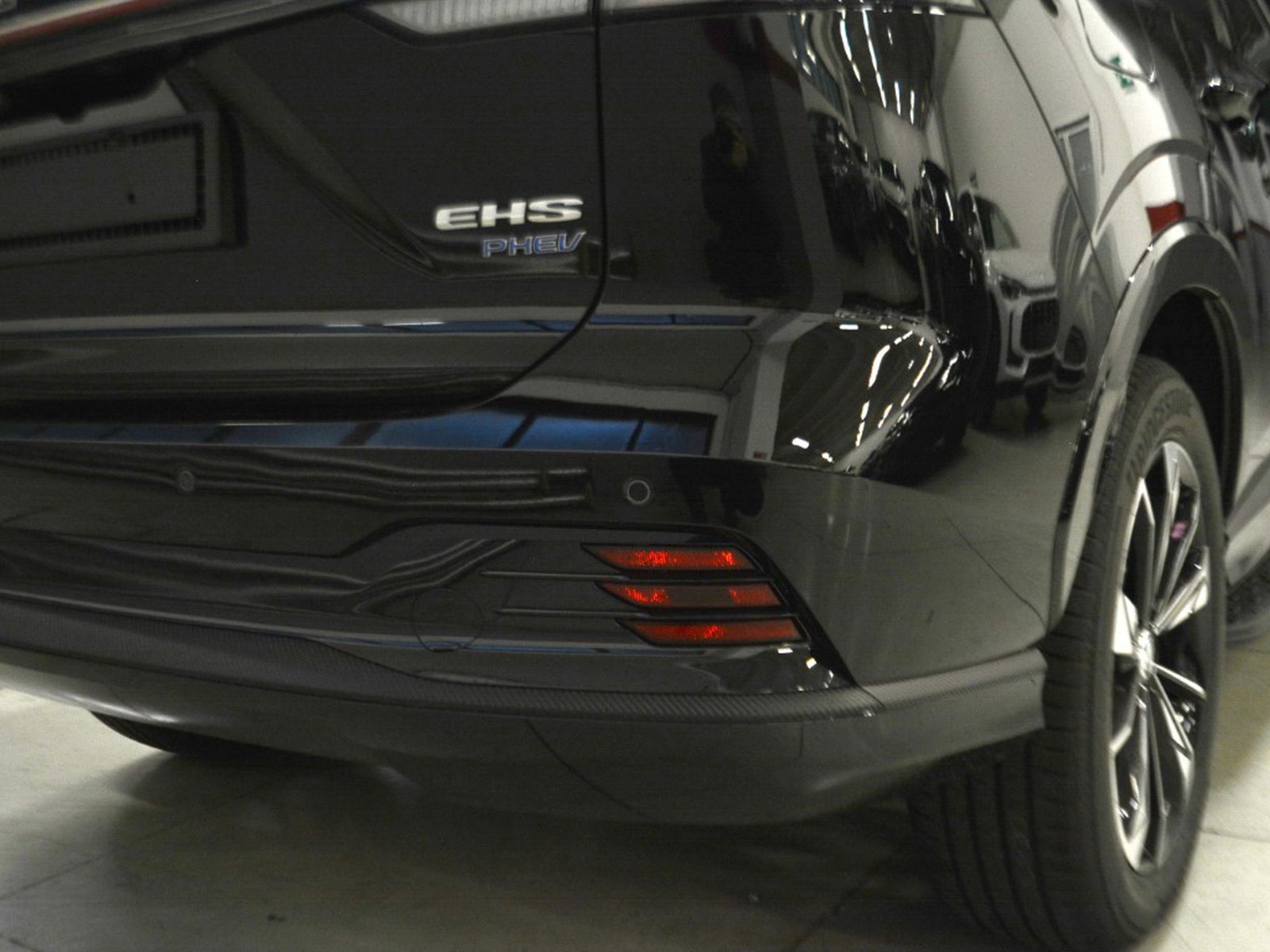 23 - Mg HS 1.5 phev luxury auto