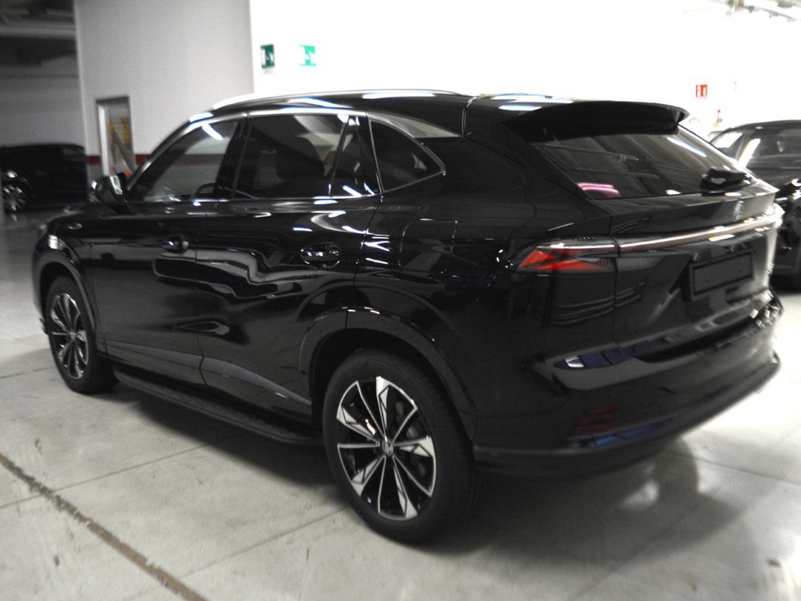 4 - Mg HS 1.5 phev luxury auto