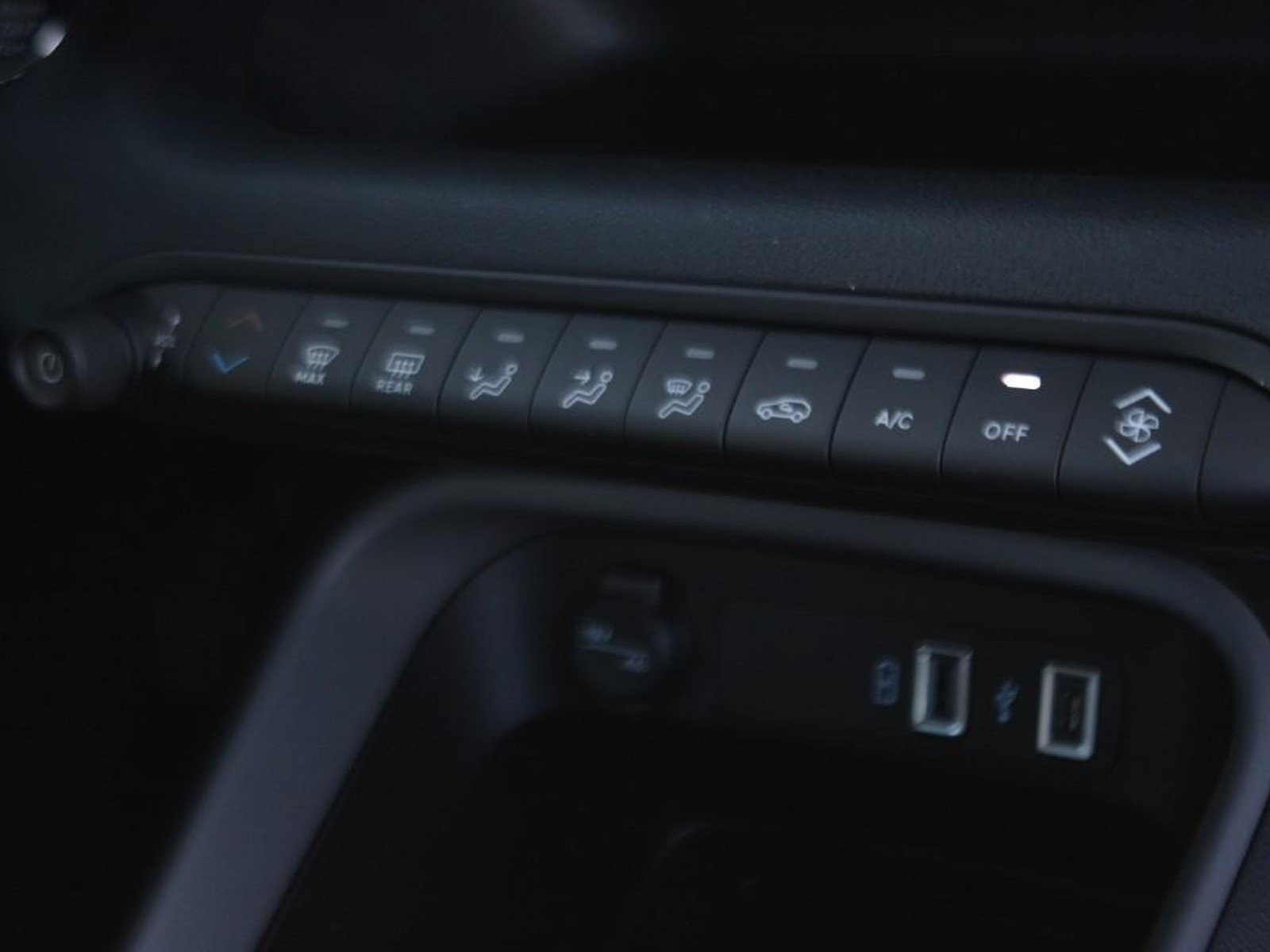 11 - Jeep Avenger 1.2 turbo 100cv longitude fwd