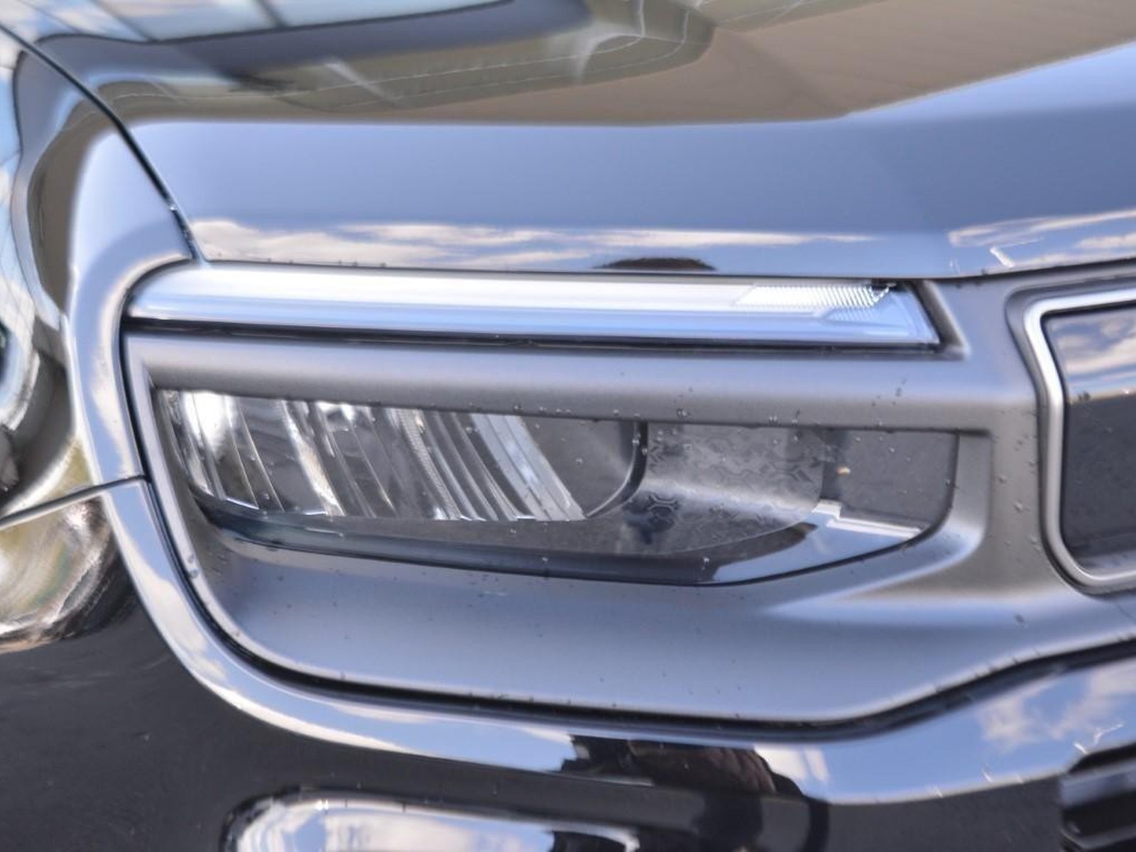 22 - Jeep Avenger 1.2 turbo 100cv longitude fwd