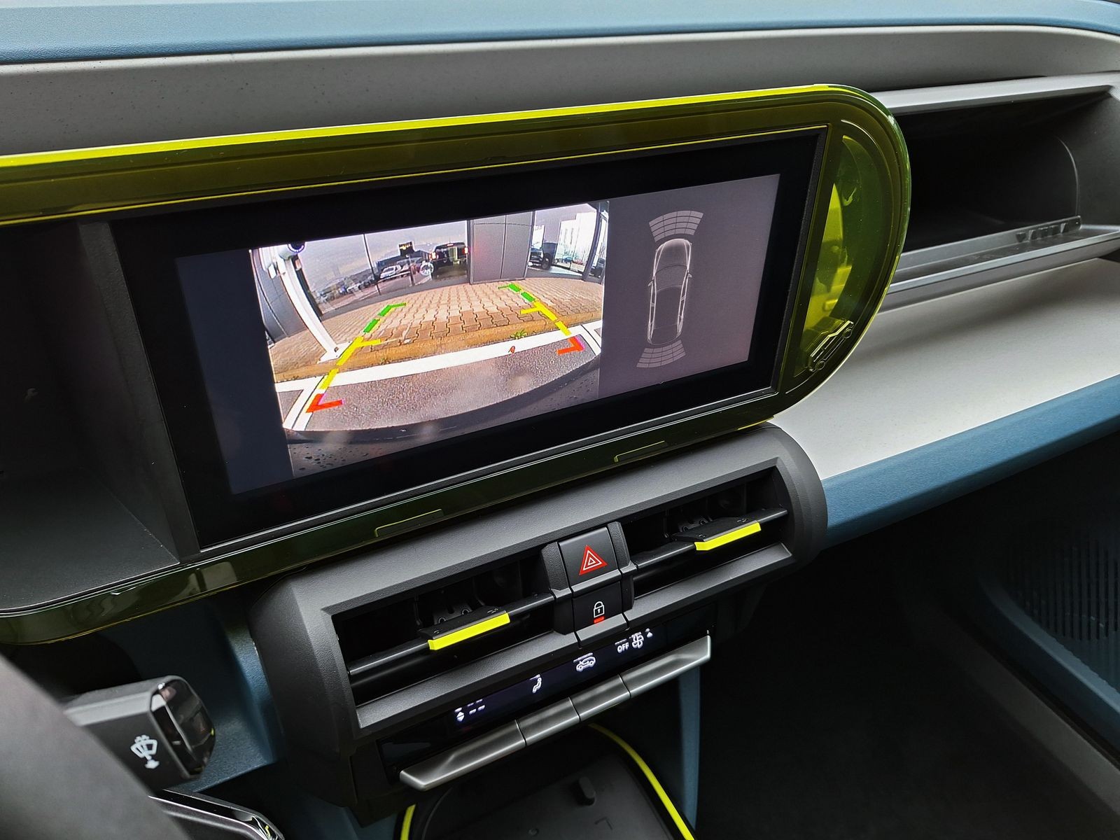 17 - Fiat Grande Panda 1.2 hybrid 110cv business