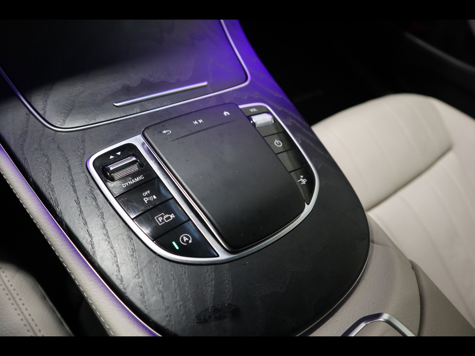 15 - Mercedes Classe E coupe 300 d mild hybrid premium plus 4matic 9g-tronic