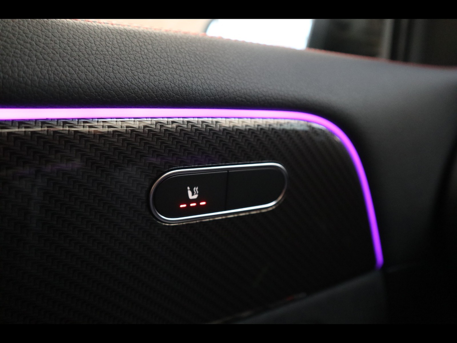 15 - Mercedes GLA 200 d amg line extra 8g-dct