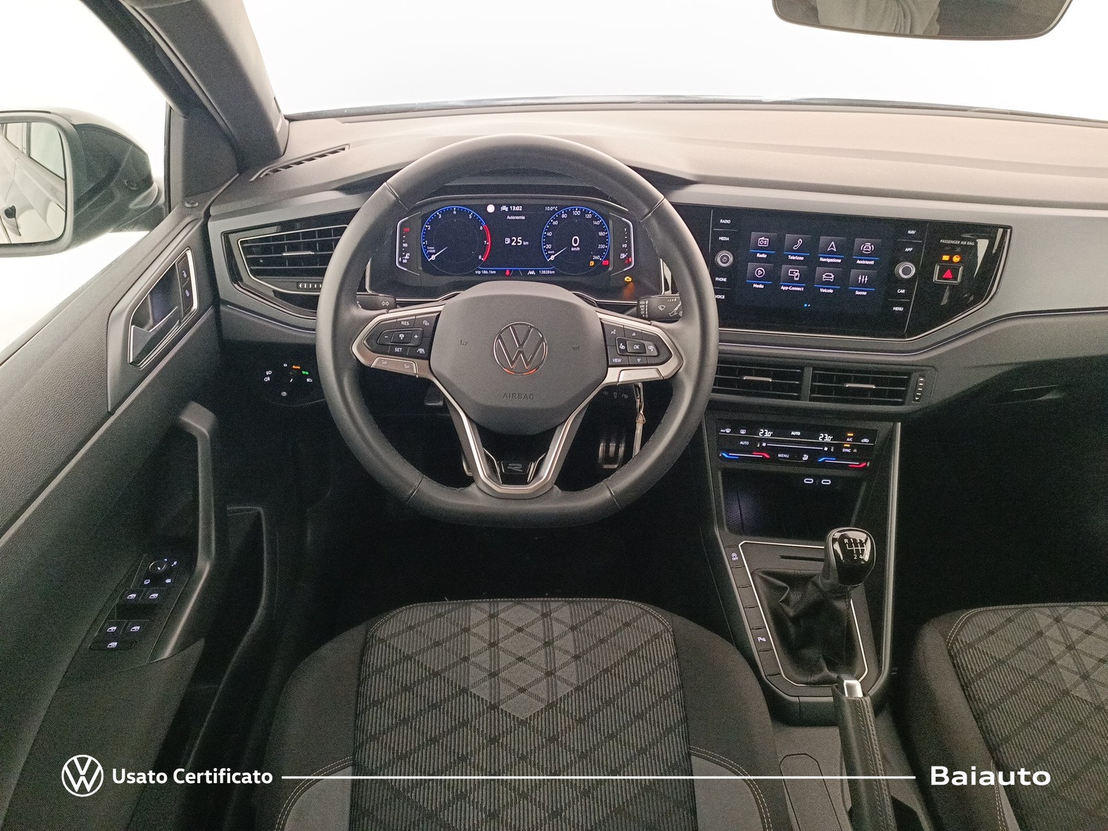 8 - Volkswagen Taigo 1.0 tsi 115cv r-line