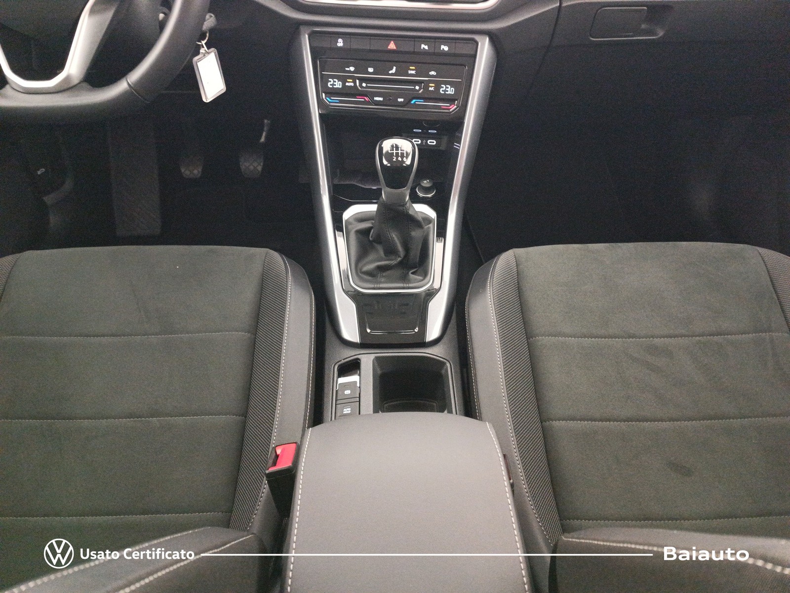 14 - Volkswagen T-Roc 1.0 tsi 115cv style