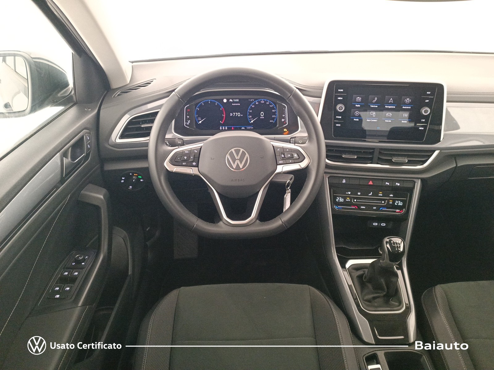 8 - Volkswagen T-Roc 1.0 tsi 115cv style