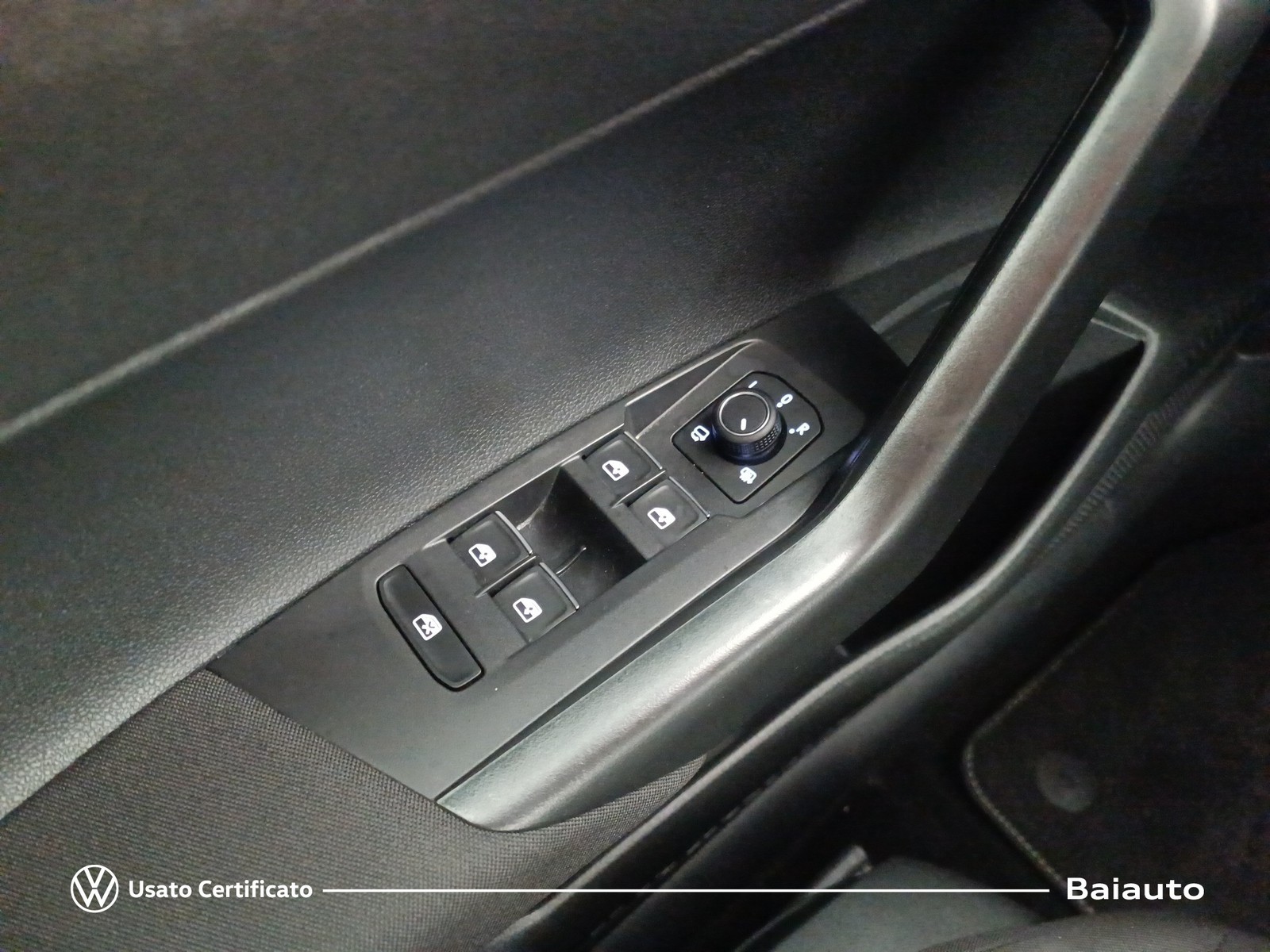 17 - Volkswagen Taigo 1.0 tsi 115cv r-line