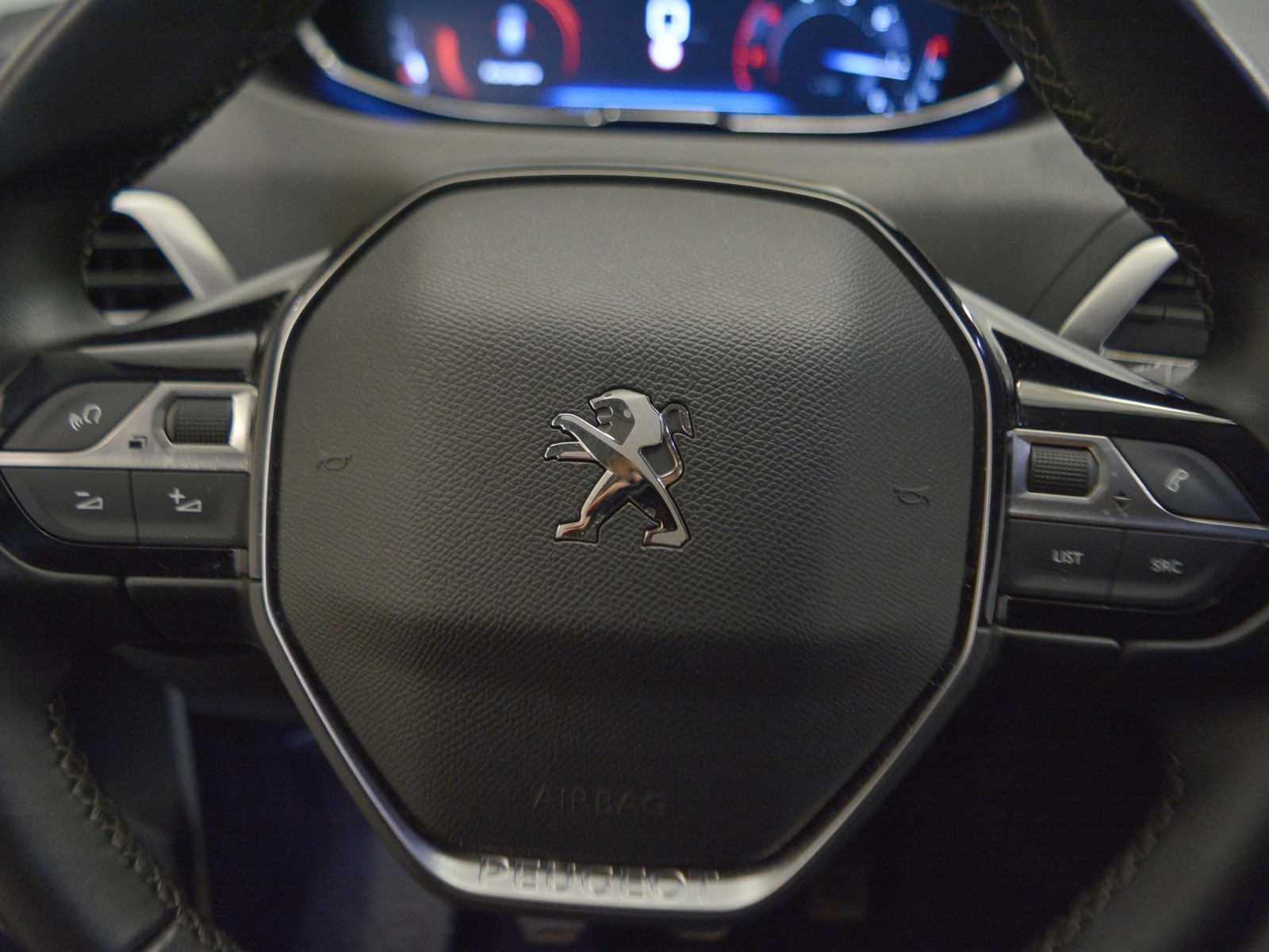 16 - Peugeot 3008 1.5 bluehdi 130cv allure s&s