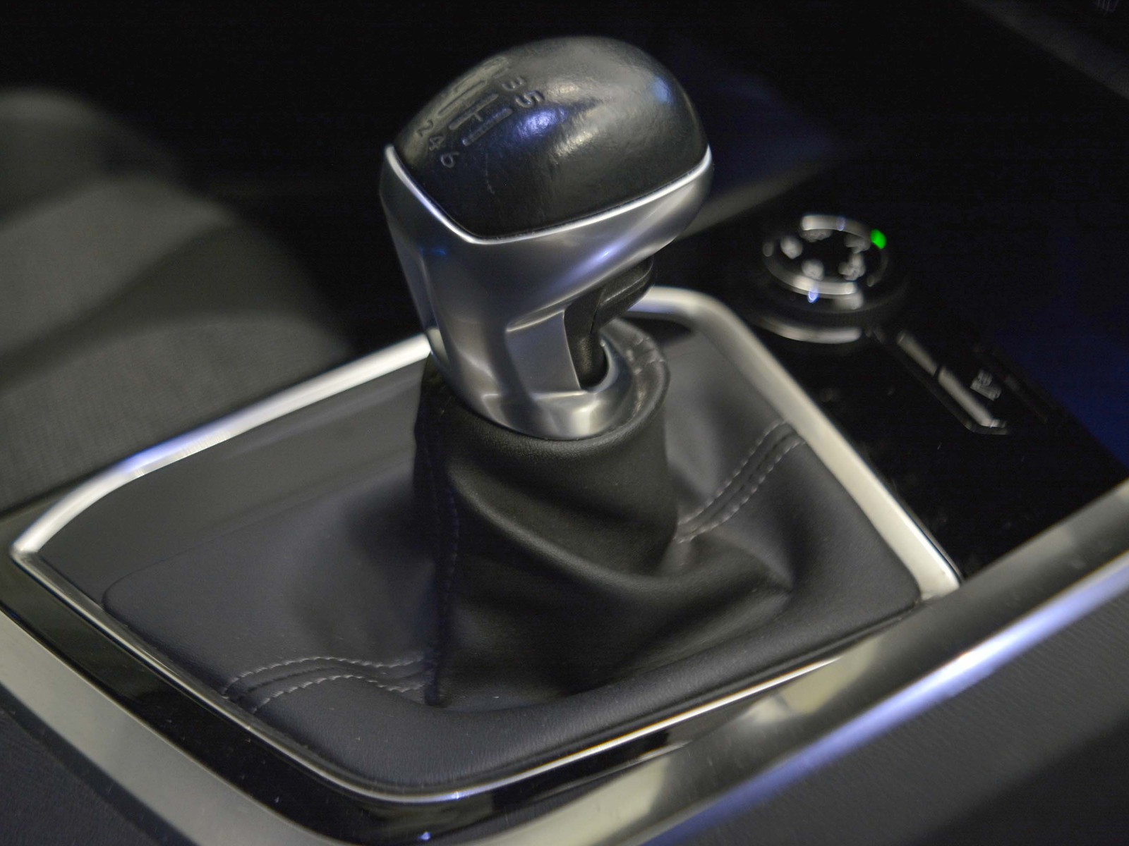 18 - Peugeot 3008 1.5 bluehdi 130cv allure s&s