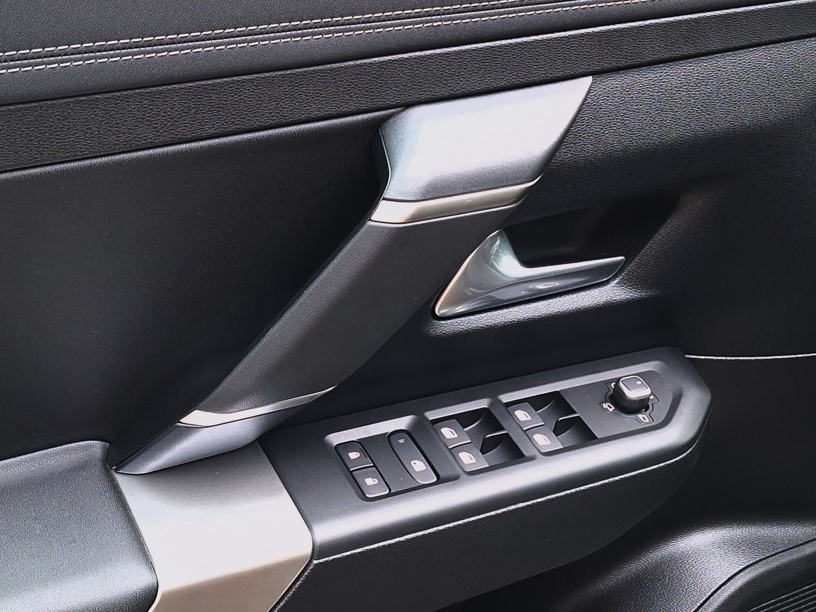 18 - Jeep Compass first edition fwd auto