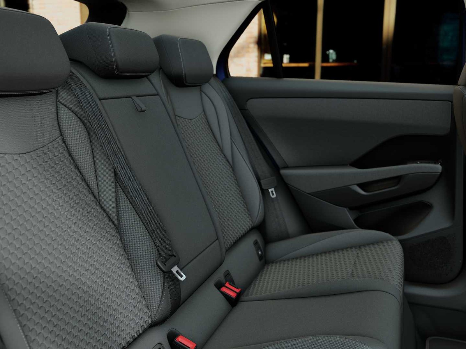 9 - Volkswagen T-Roc 1.5 etsi act 115cv life dsg