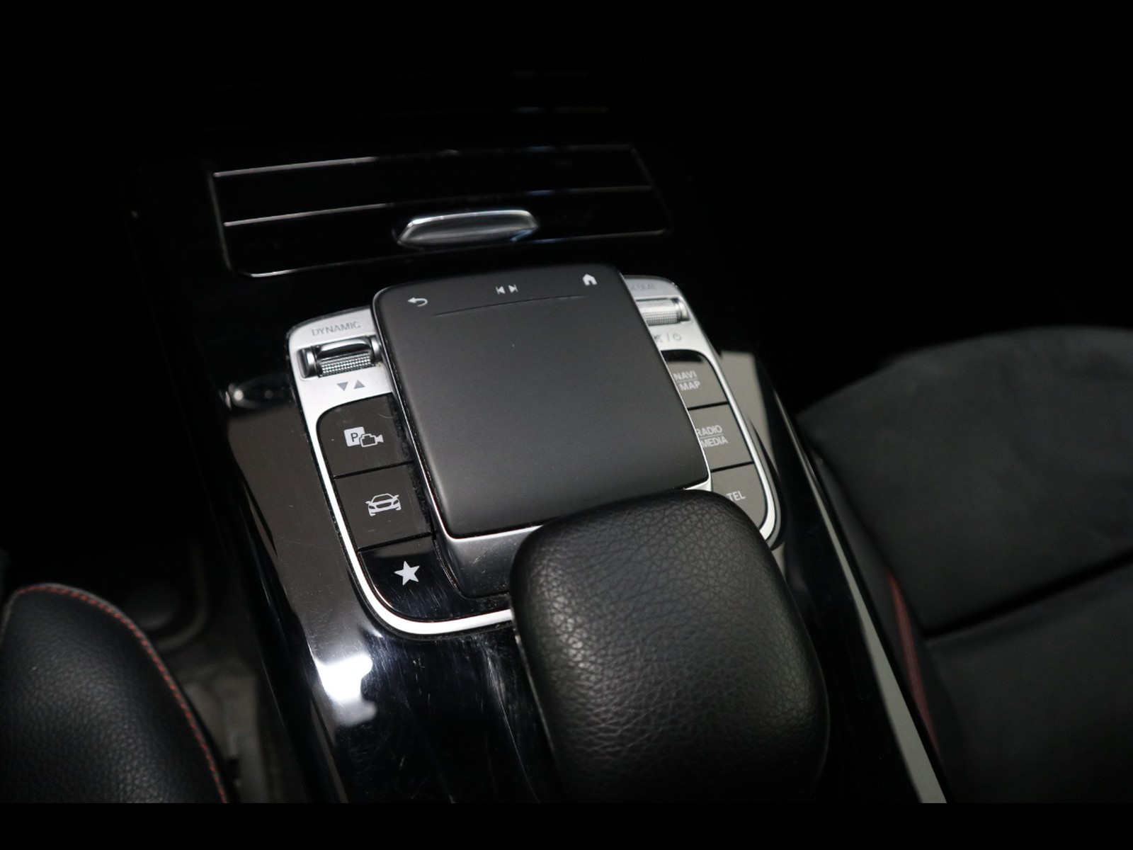 14 - Mercedes Classe A sedan 180 d premium 7g-dct