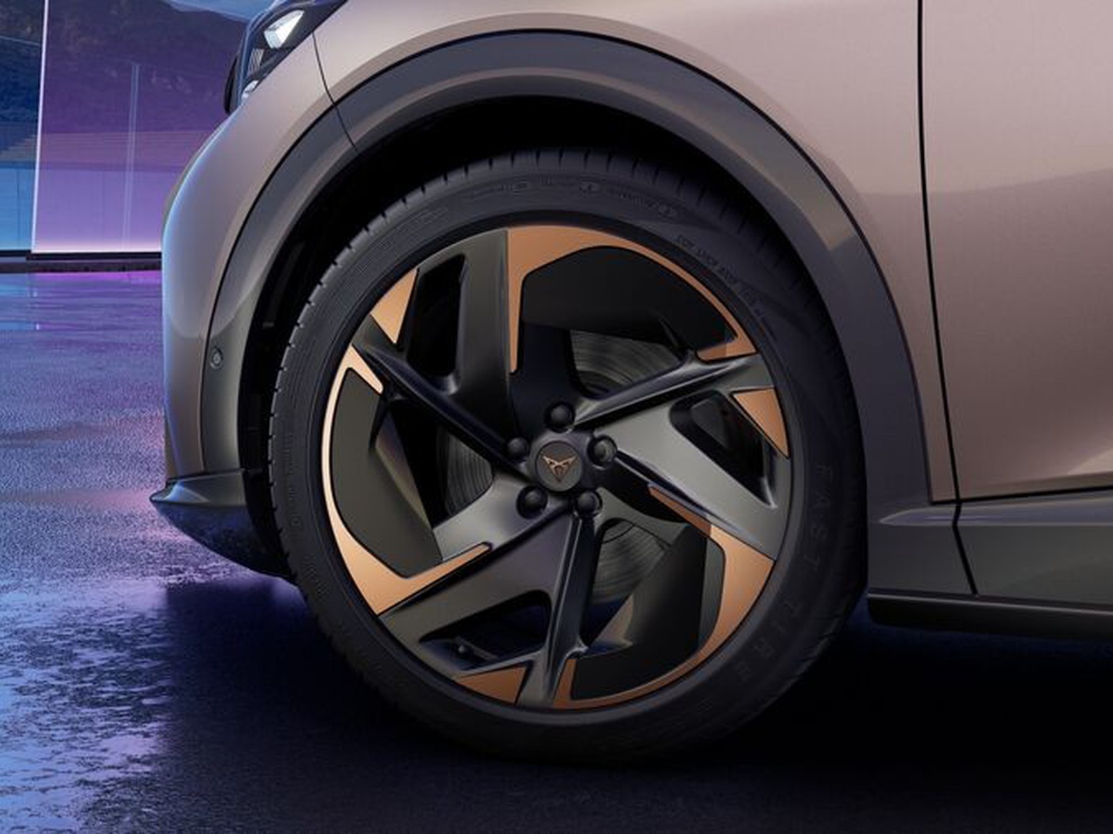 5 - Cupra Tavascan 77kwh endurance adrenaline rwd