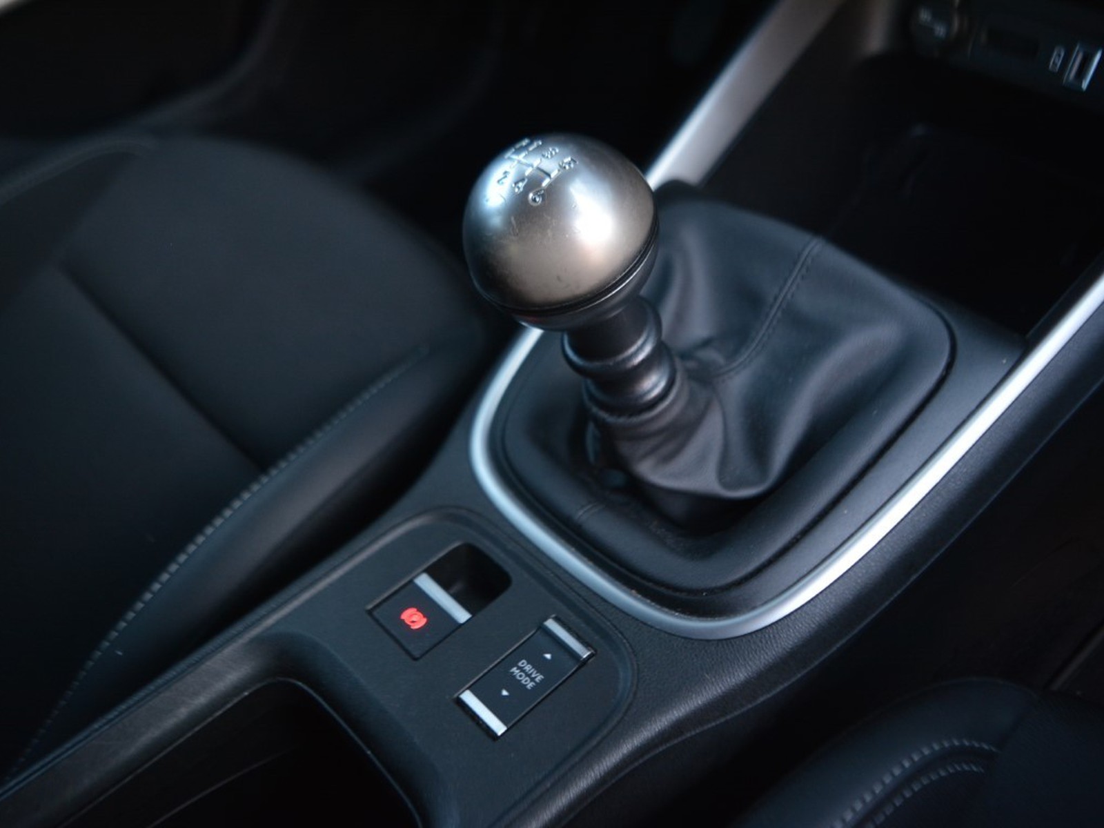 12 - Jeep Avenger 1.2 turbo 100cv summit fwd